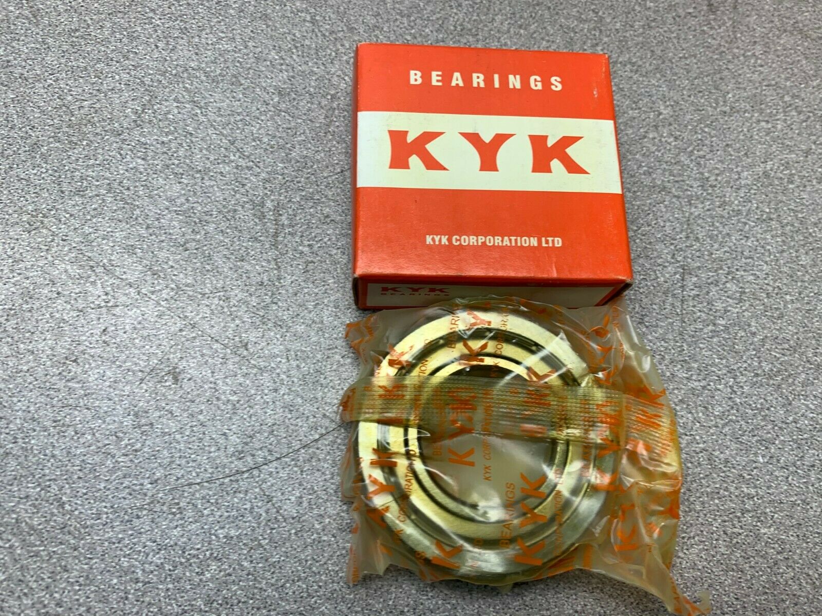 NEW IN BOX KYK BEARING R16ZZ