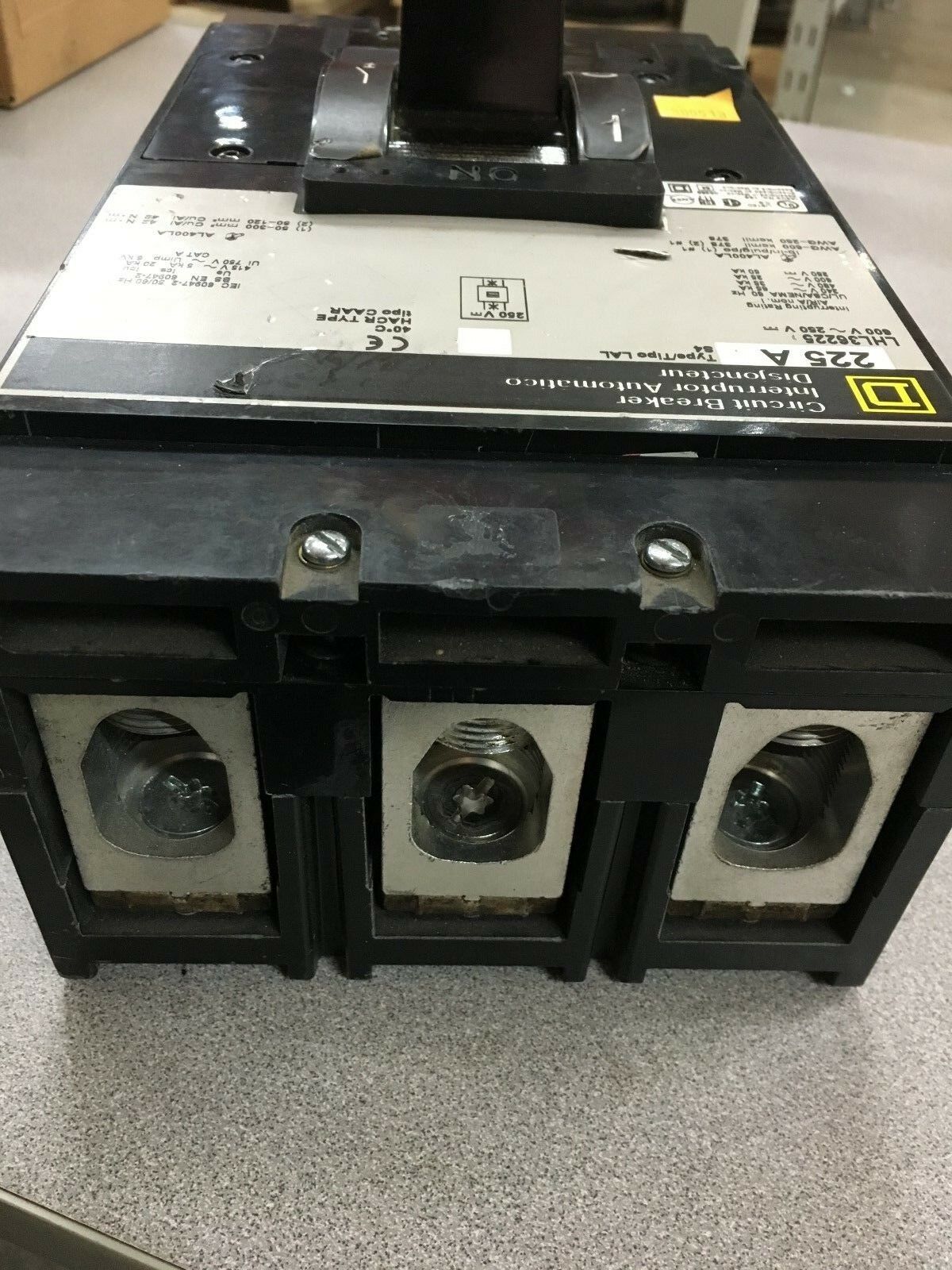 USED SQUARE D 3 POLE 225 AMP MOLDED CASE CIRCUIT BREAKER LHL36225