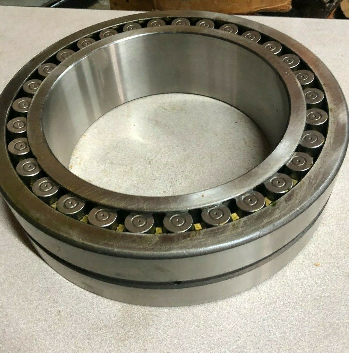 NEW NO BOX SKF SPHERICAL ROLLER BEARING 23048K