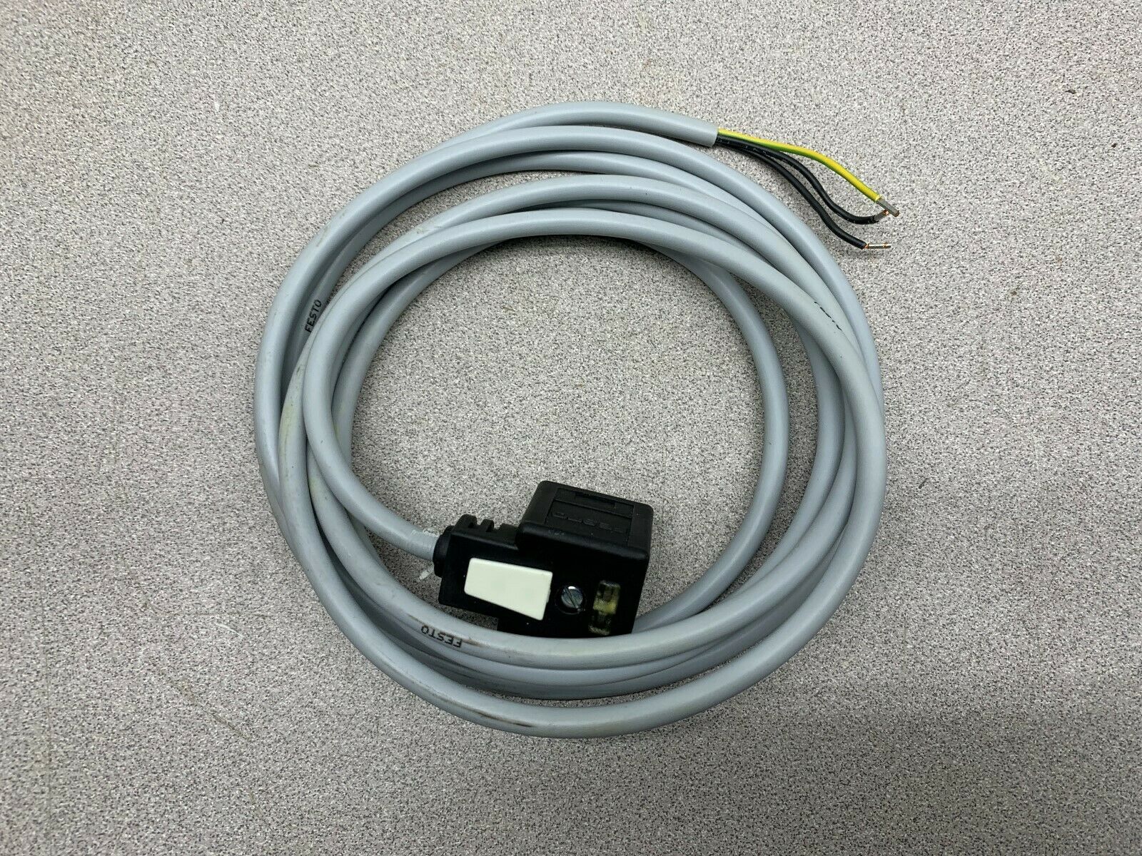 NEW NO BOX FESTO CABLE KMC-1-24-2.5-LED