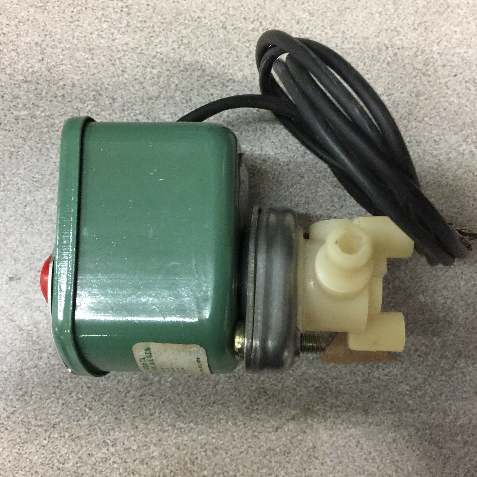 NEW NO BOX ASCO 1/4 50PSI 12VDC SOLENOID VALVE 8260A54