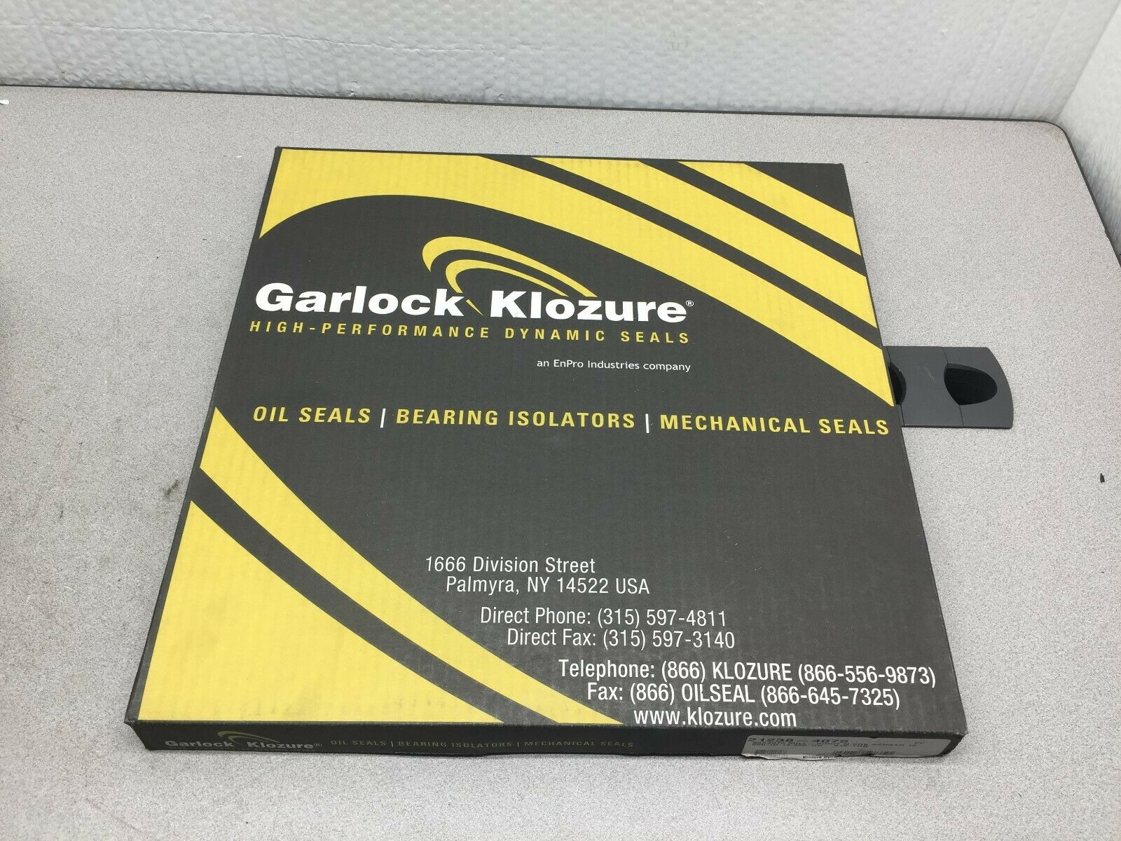 NEW IN BOX GARLOCK KLOSURE OIL SEAL 21238-4075