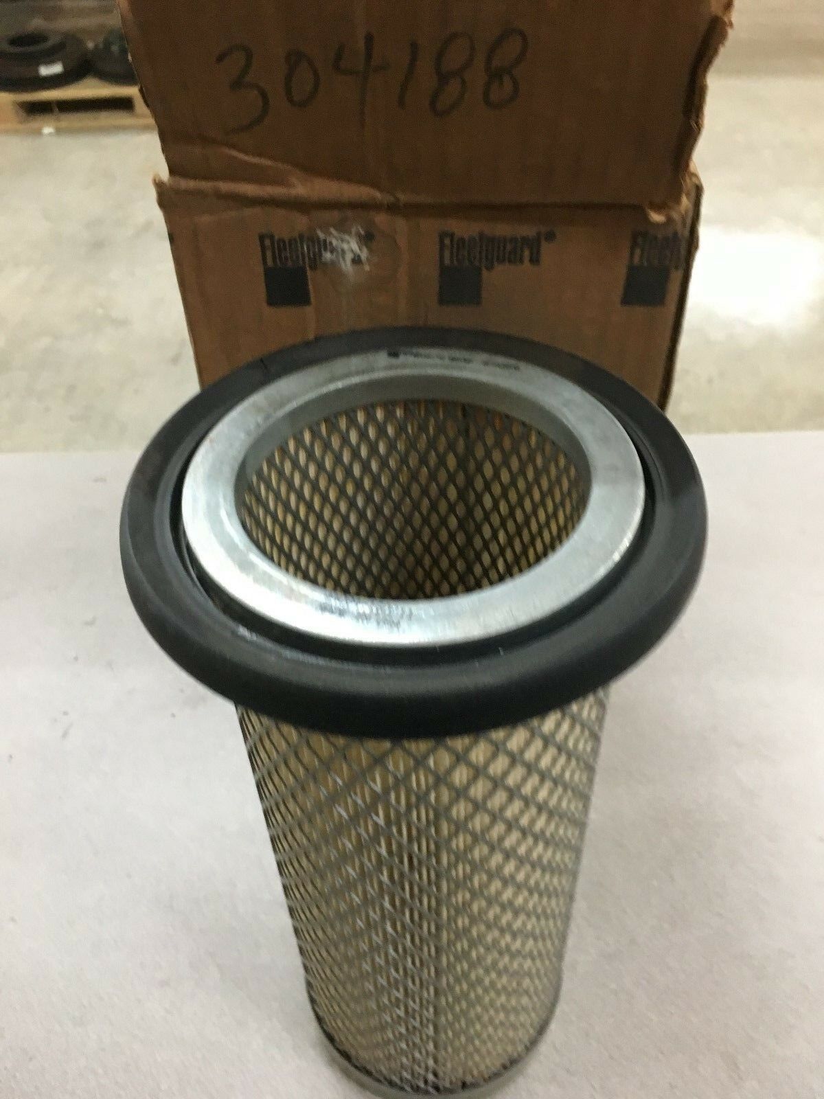 NEW IN BOX FLEETGUARD AF-25026 AIR FILTER 94084-160911