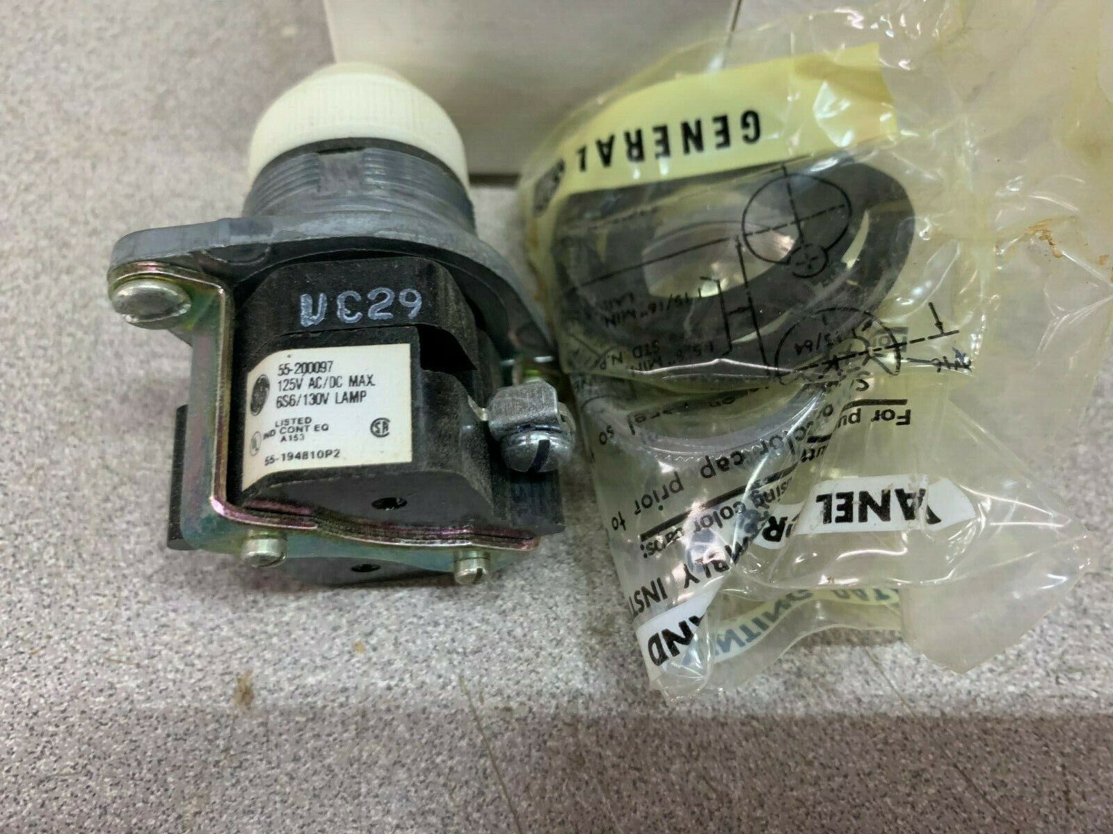 NEW IN BOX GE INDICATING LIGHT CR2940UC212F2