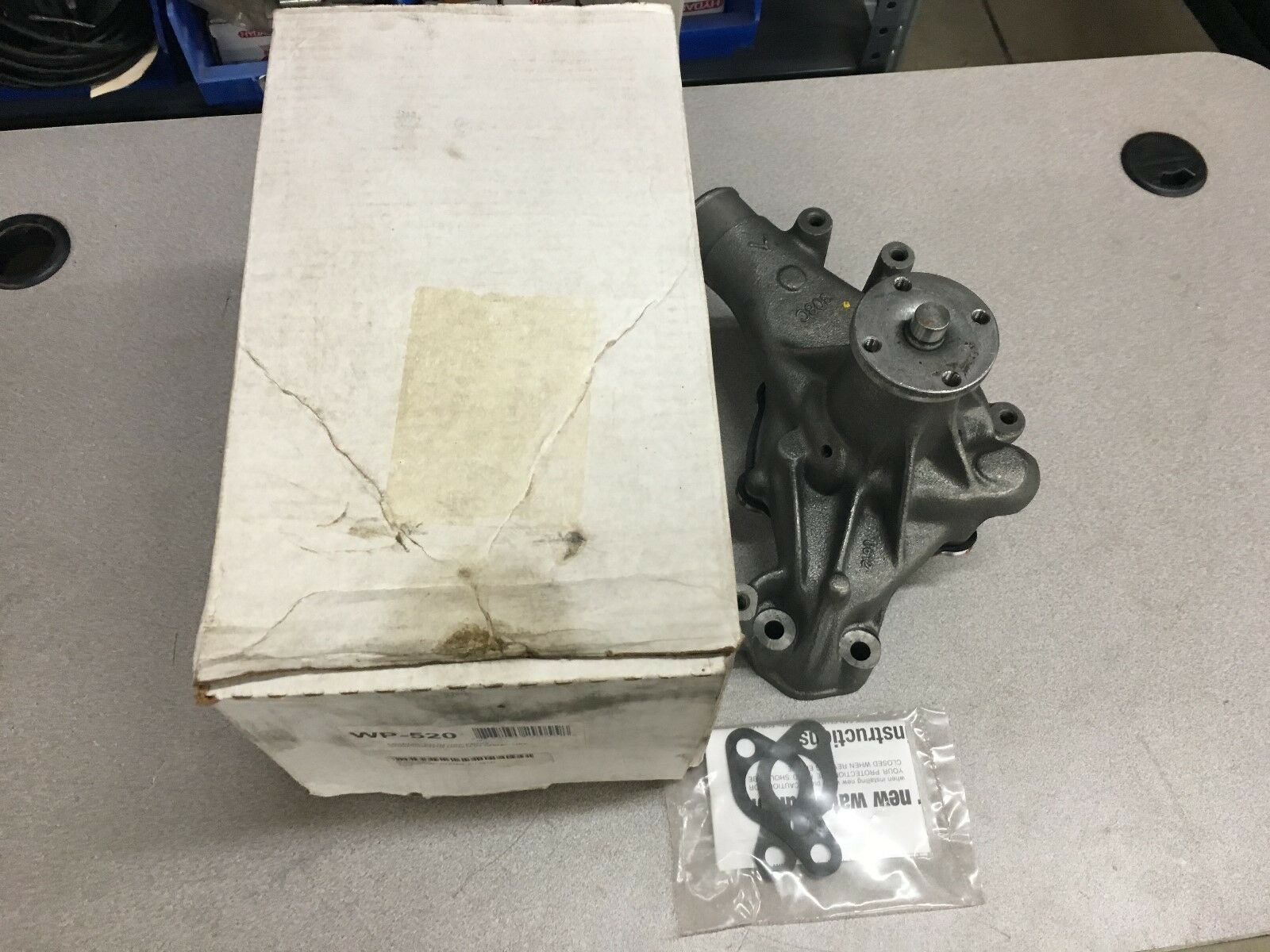 NEW IN BOX HYSTER WATER PUMP WP-520