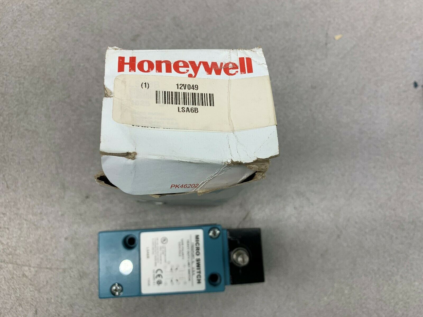 NEW IN BOX HONEYWELL SWITCH 12V049