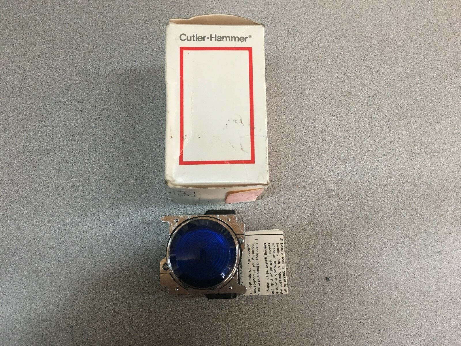 NEW IN BOX CUTLER HAMMER IND. LIGHT 10250T201NC4N