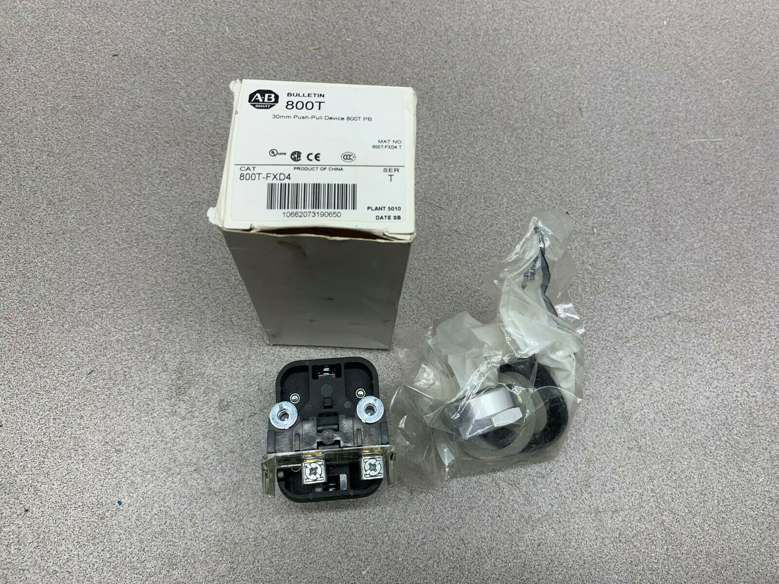 NEW IN BOX ALLEN RBADLEY PUSH-PULL DEVICE 800T-FXDA SERIES T *NO CAP*