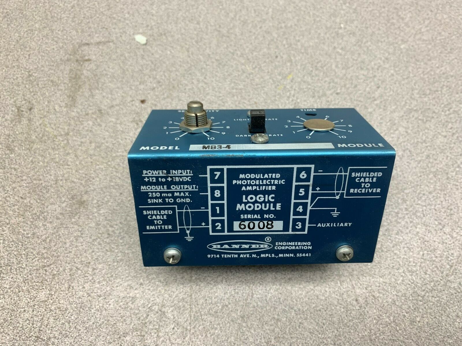 NEW NO BOX BANNER PHOTOELECTRIC AMPLIFIER 6008