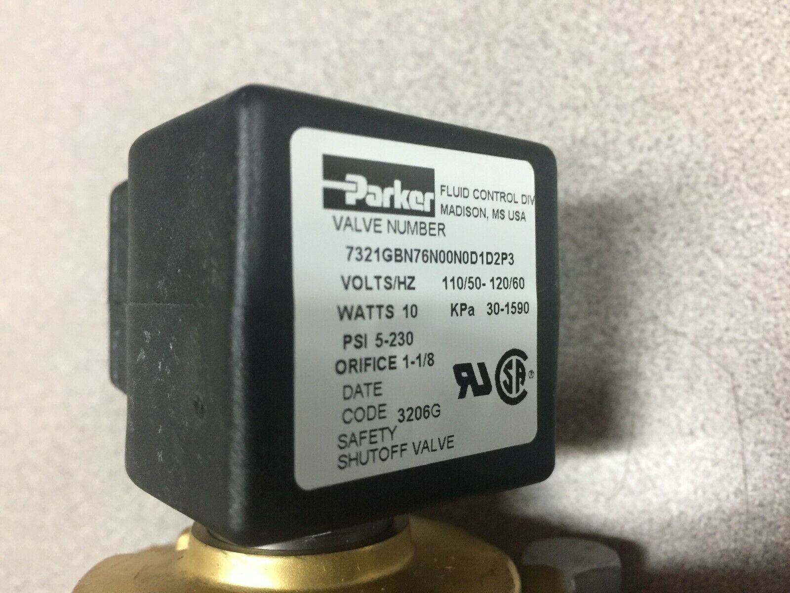 NEW IN BOX PARKER 120VAC 1 1/8NPT 5-230PSI SAFETY SOLENOID VALVE 7321GBN76N00N0D