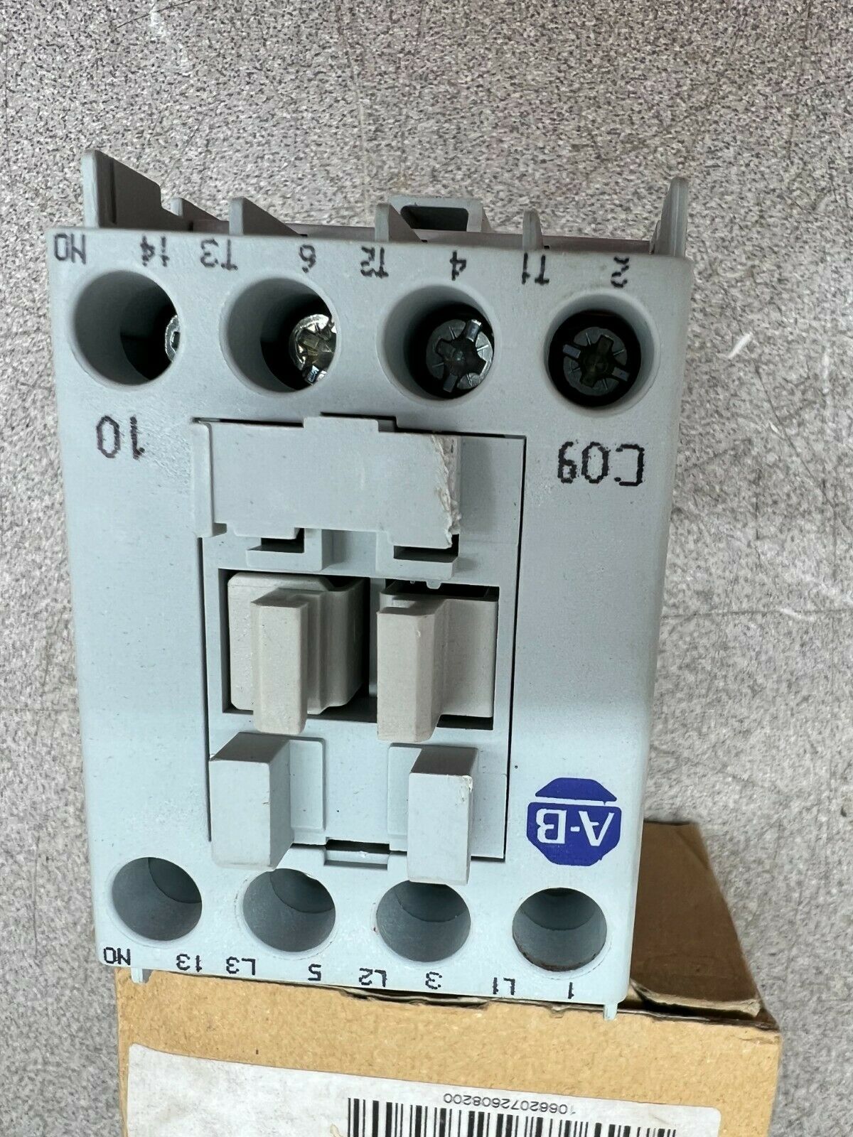 NEW IN BOX ALLEN BRADLEY CONTACTOR 1C0-C09D10 SERIES A