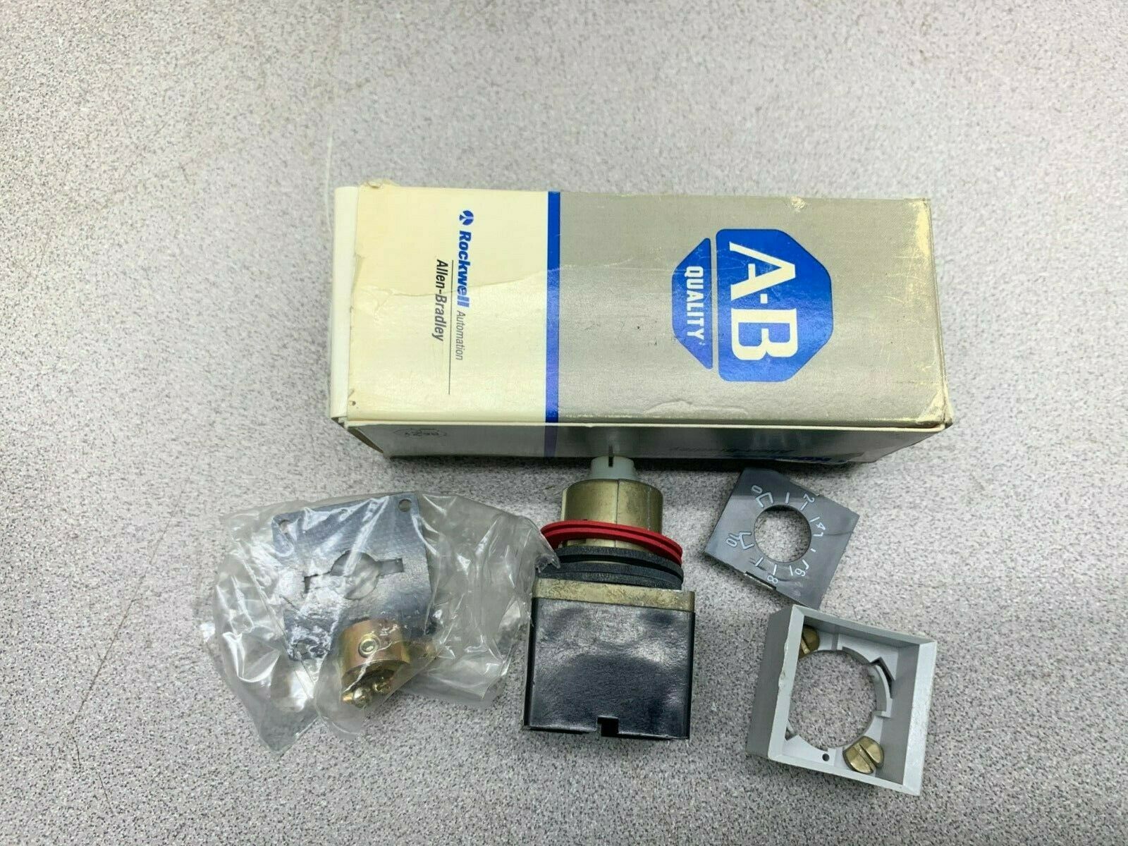 NEW IN BOX ALLEN BRADLEY POTENTIOMETER 800MS-N37 SERIES A