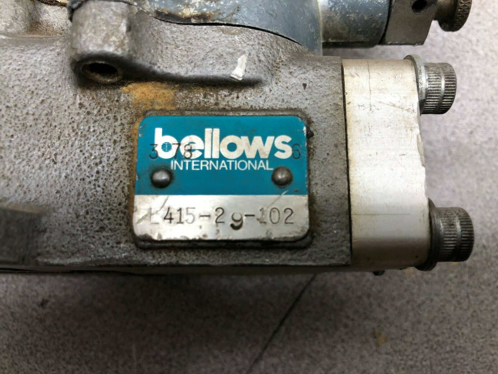 USED SCHRADER BELLOWS 115 VAC COIL PNEUMATIC SOLENOID VALVE 415-29-102