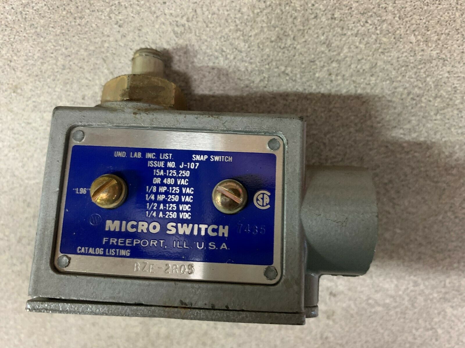 NEW NO BOX MICROSWITCH LIMIT SWITCH B2E-2RQ5