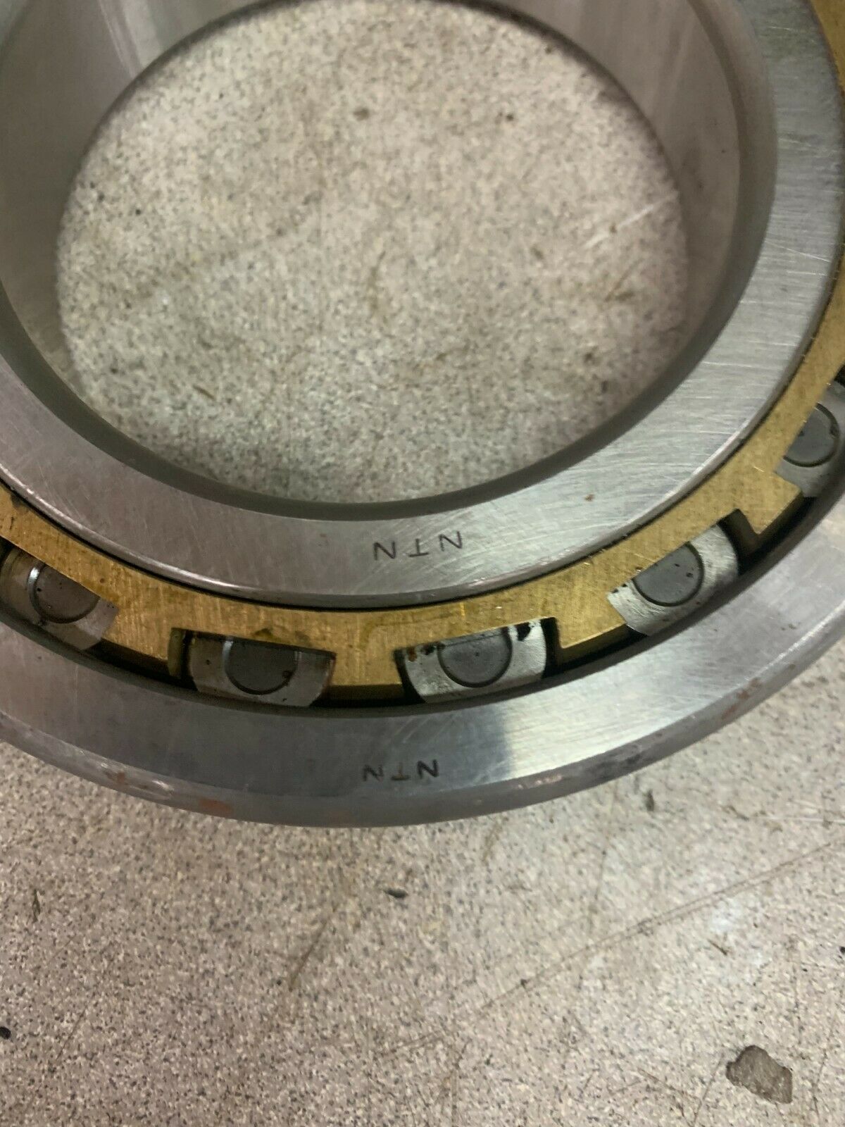 NEW NO BOX NTN CYLINDRICAL ROLLER BEARING NF216