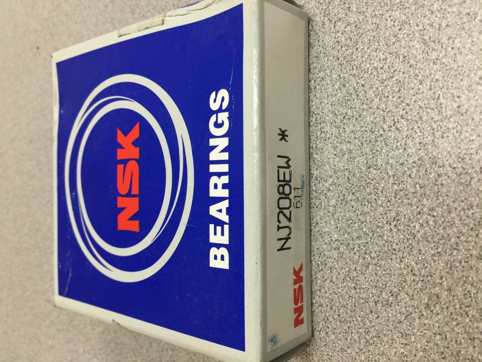 NEW IN BOX NSK CYLINDRICAL ROLLER BEARING NJ208EW