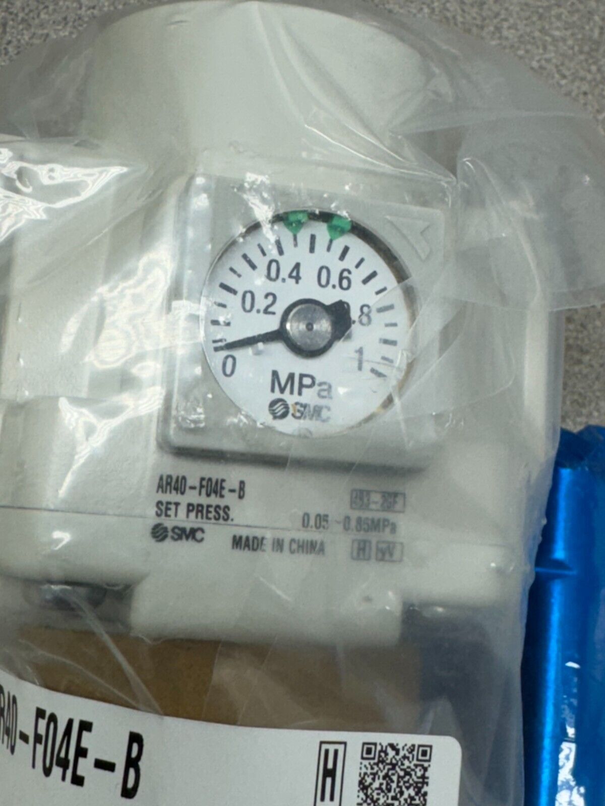 NEW IN PACKAGE SMC REGULATOR AR40-F04E-B