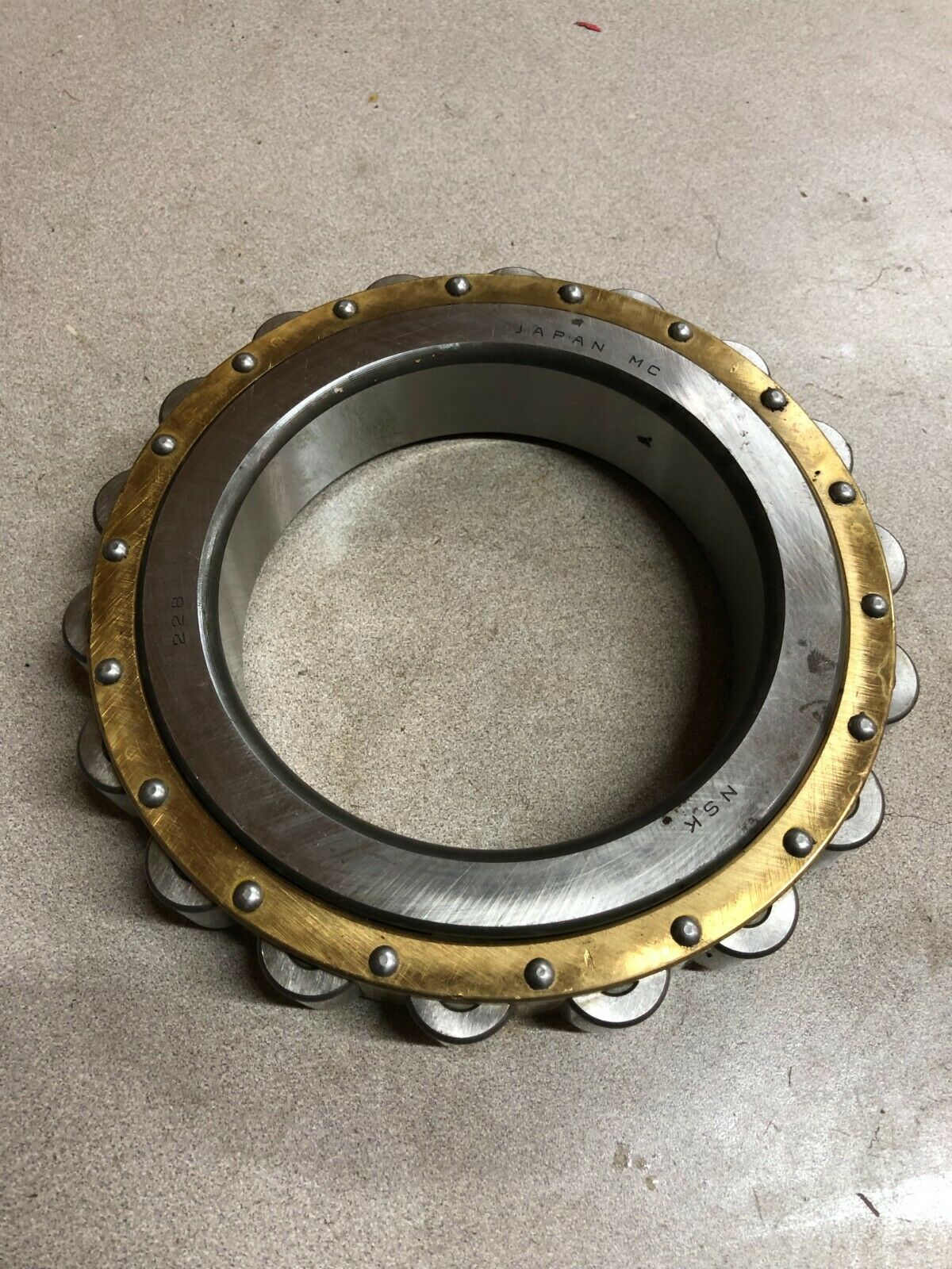 NEW NO BOX NSK CYLINDRICAL ROLLER BEARING 228