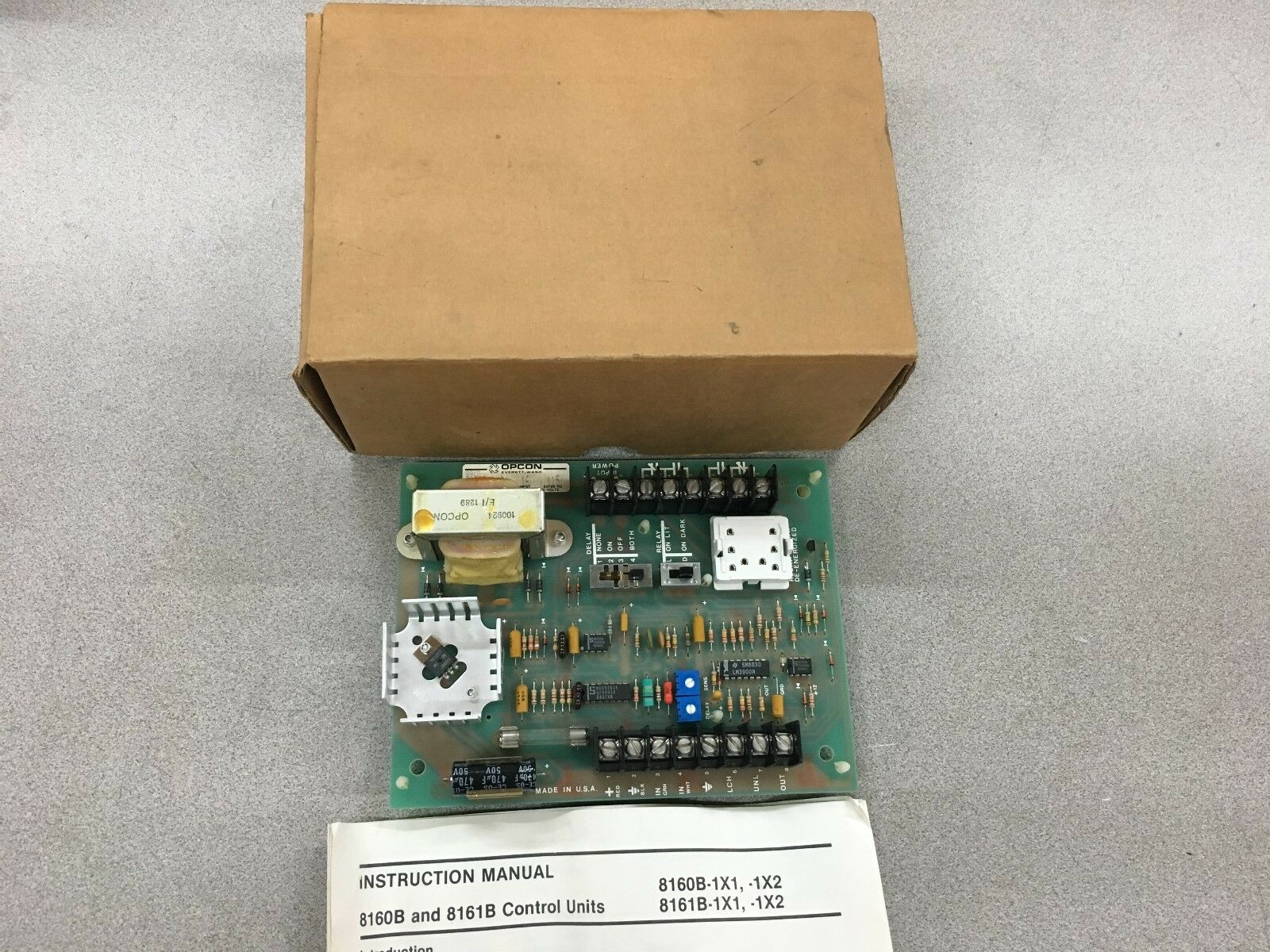 NEW NO BOX CUTLER-HAMMER 60 SERIES PHOTOELECTRIC CONTROLLER 8160B-1X2