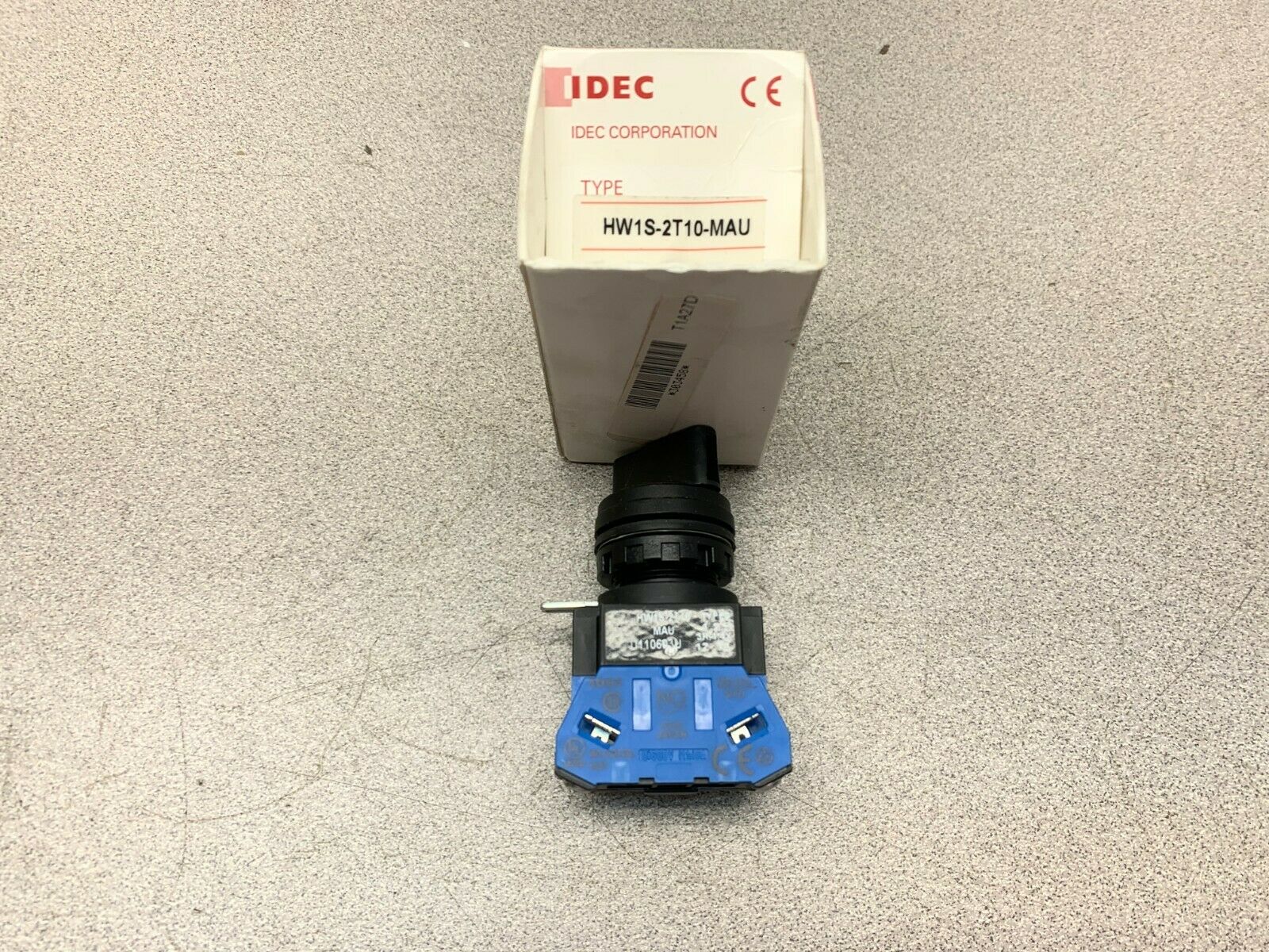 NEW IN BOX IDEC SELECTOR SWITCH HW1S-2T10-MAU