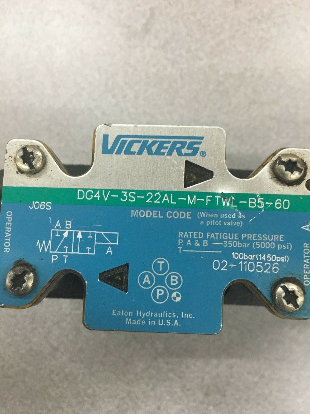 NEW NO BOX VICKERS 02-110526 HYDRAULIC VALVE DG4V-3S-22AL-M-FTWL-B5-60