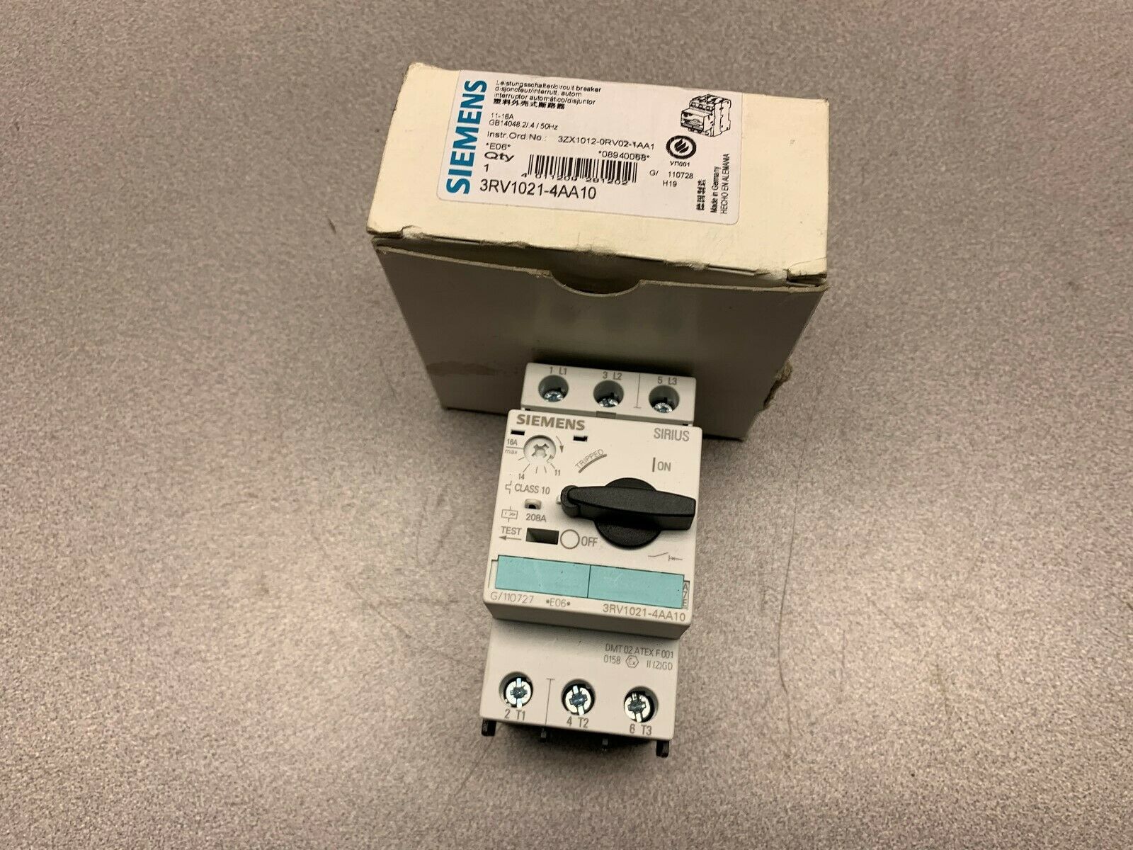 NEW IN BOX SIEMENS CONTACTOR 3RV1201-4AA10