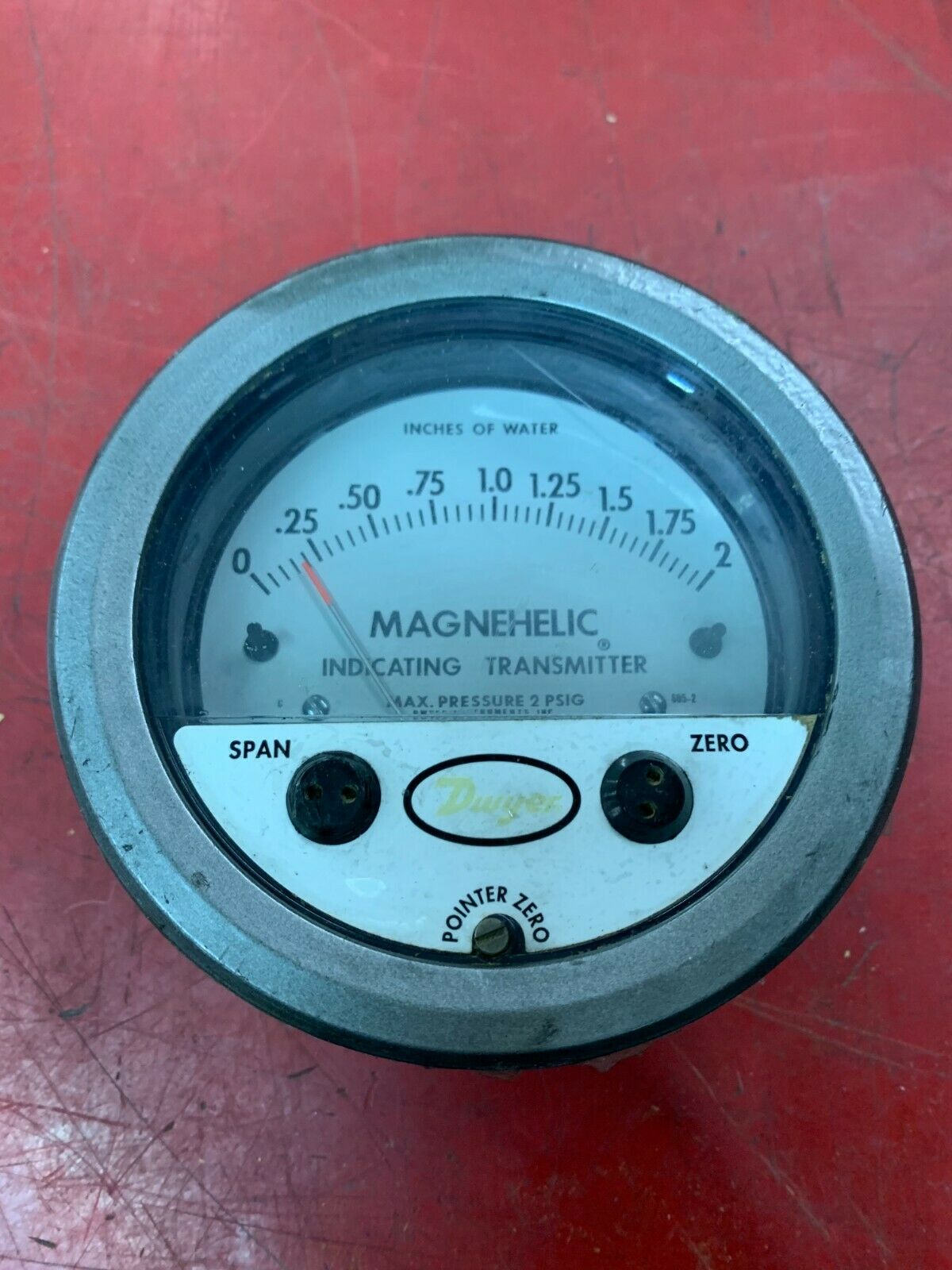 USED DWYER PRESSURE GAUGE 605-2