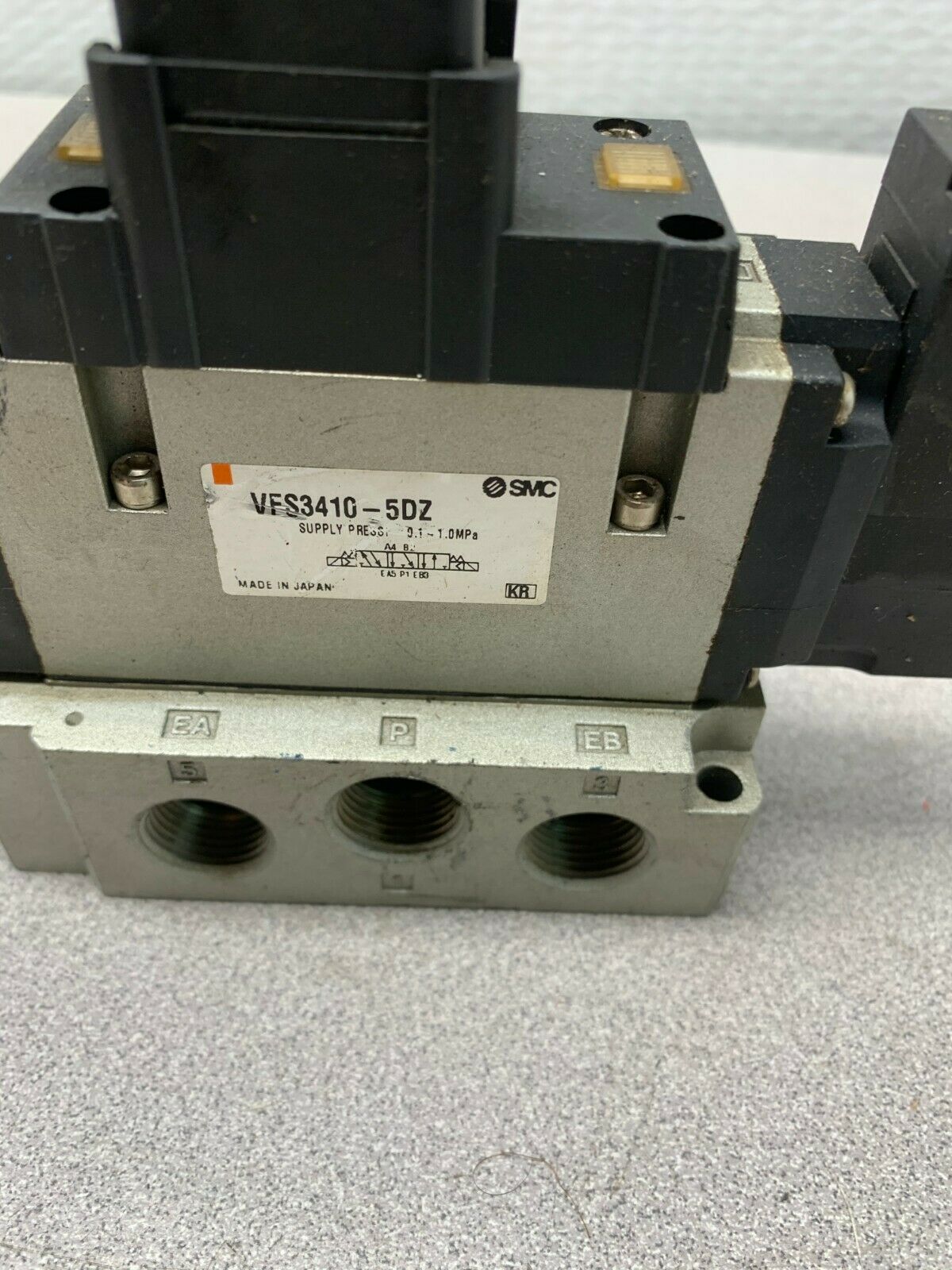 USED SMC PNEUMATIC VALVE VFS3410-5DZ