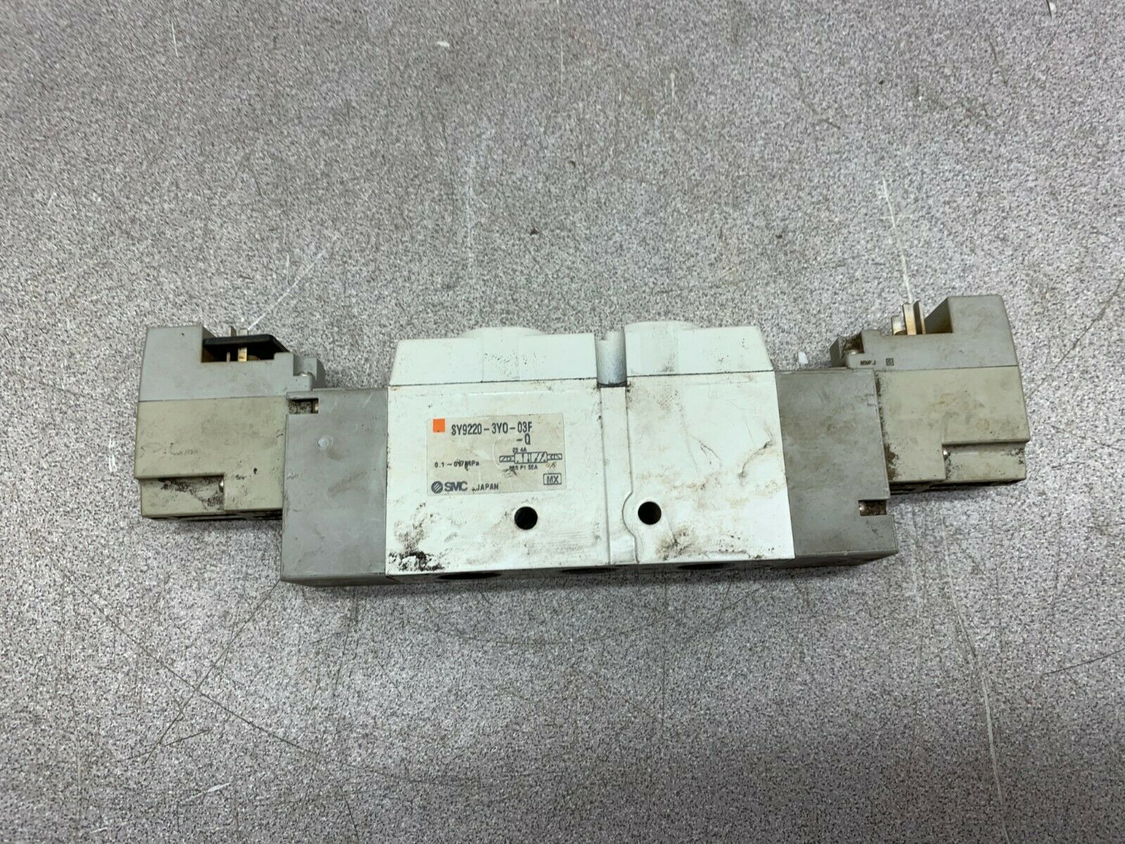 USED SMC VALVE SY9220-3Y0-03F-Q