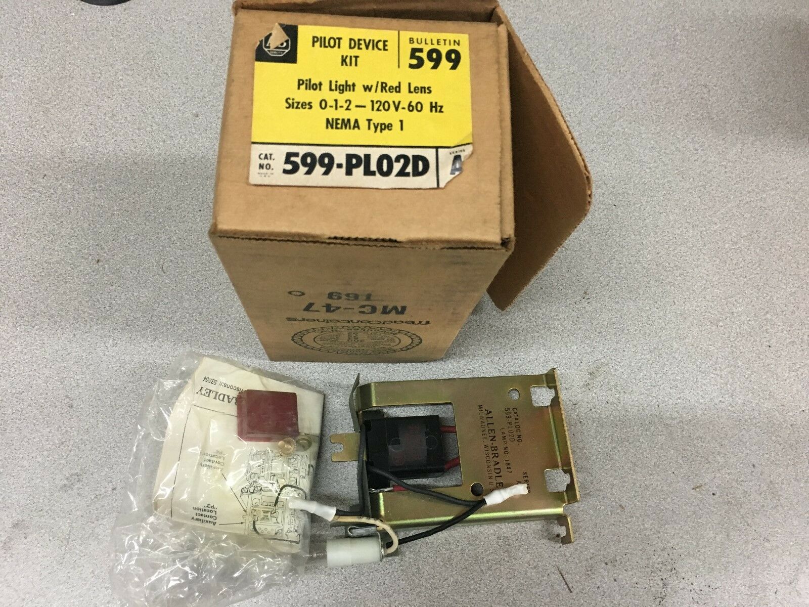 NEW IN BOX ALLEN BRADLEY PILOT DEVICE KIT 599-PL02D SERIES A