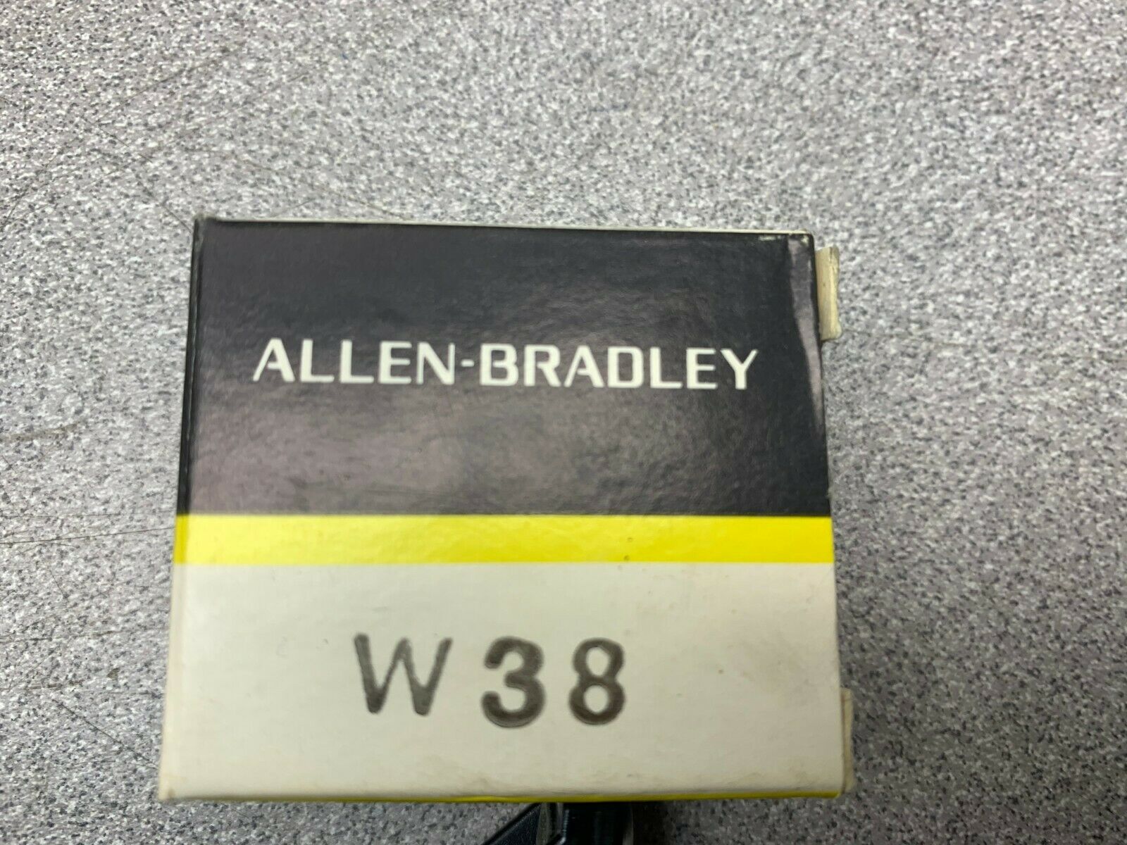 NEW IN BOX ALLEN BRADLEY HEATER ELEMENT W38