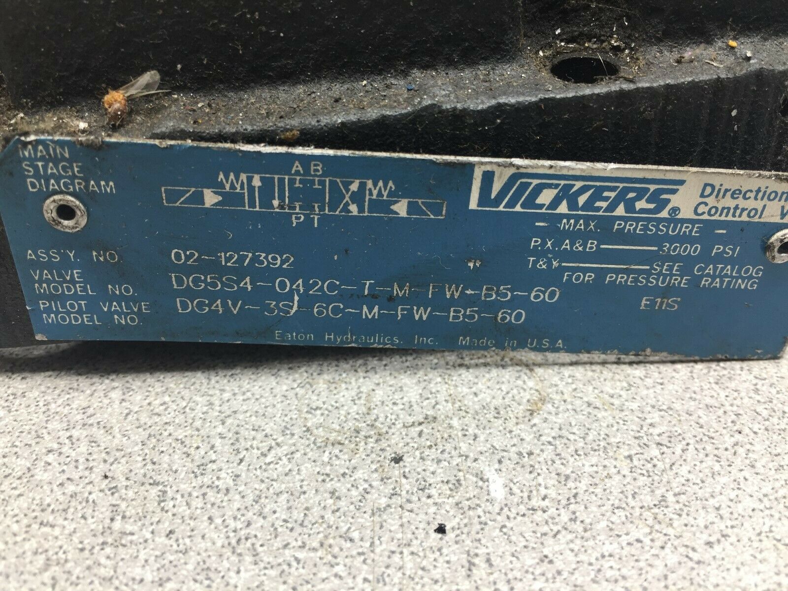 USED VICKERS 120 VAC COIL DIRECTIONAL CONTROL VALVE 02-127392