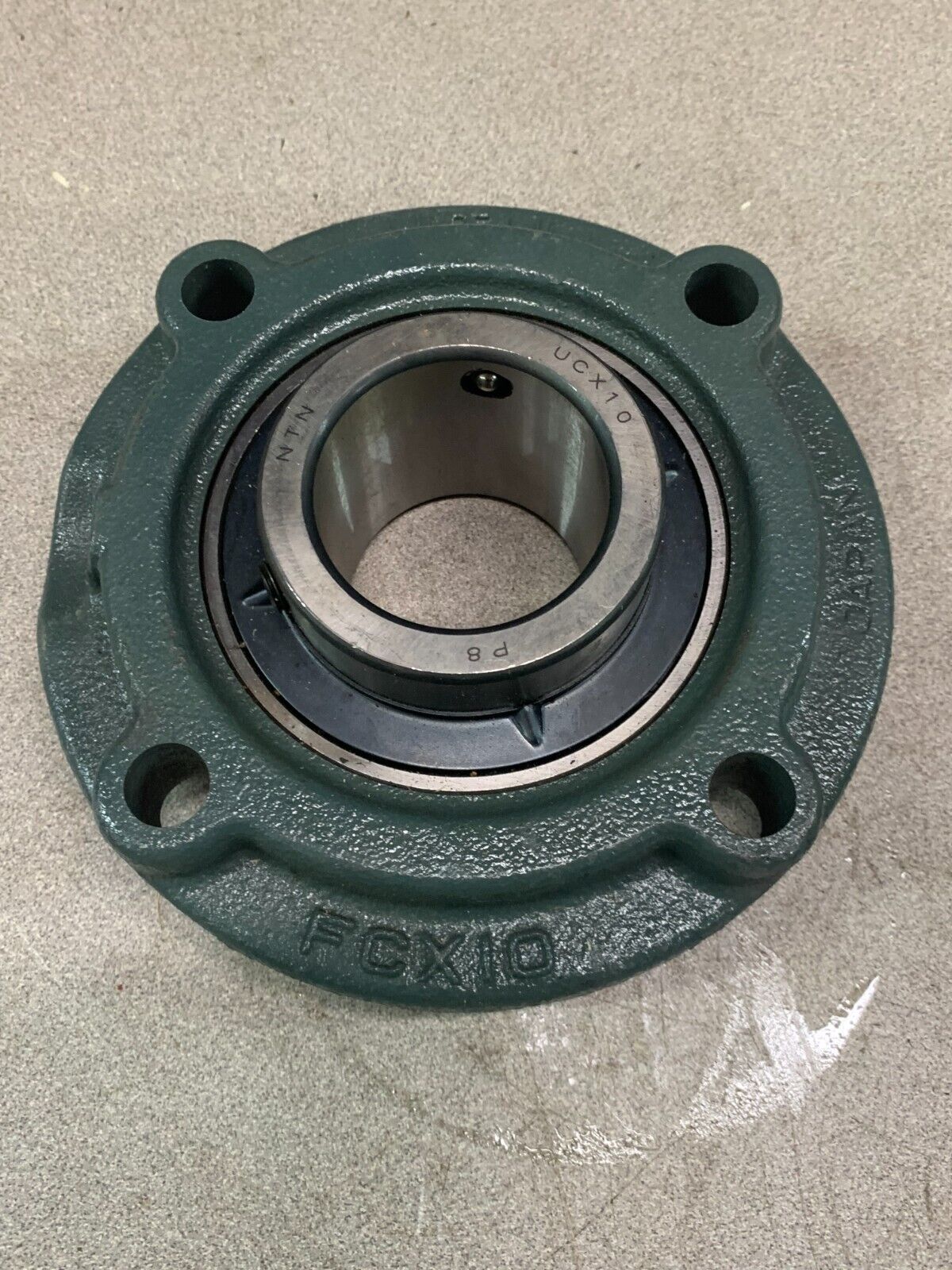 NEW NO BOX NTN 4-BOLT SPHERICAL FLANGE BEARING FCX10 WITH UCX10 INSERT