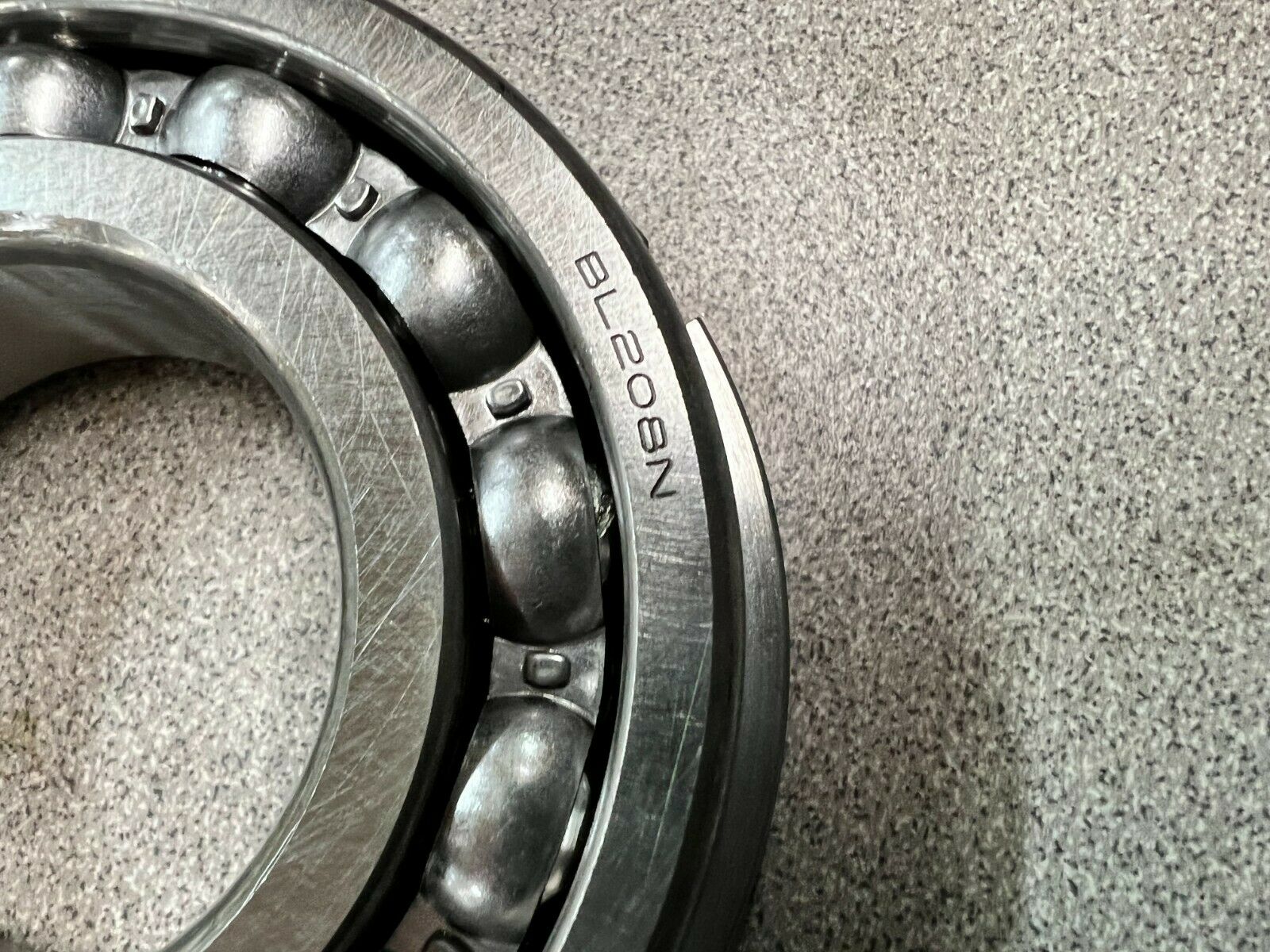 NEW IN BOX NSK 1208 L ROLLER BEARING BL208N