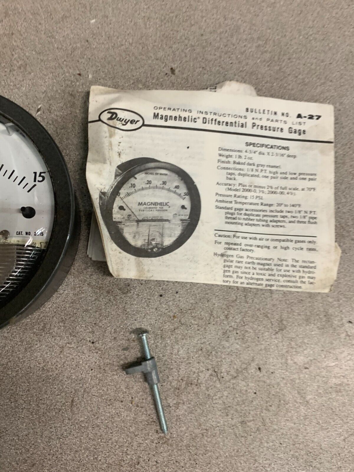 NEW IN BOX DWYER MAGNEHELIC PRESSURE GAUGE 2015