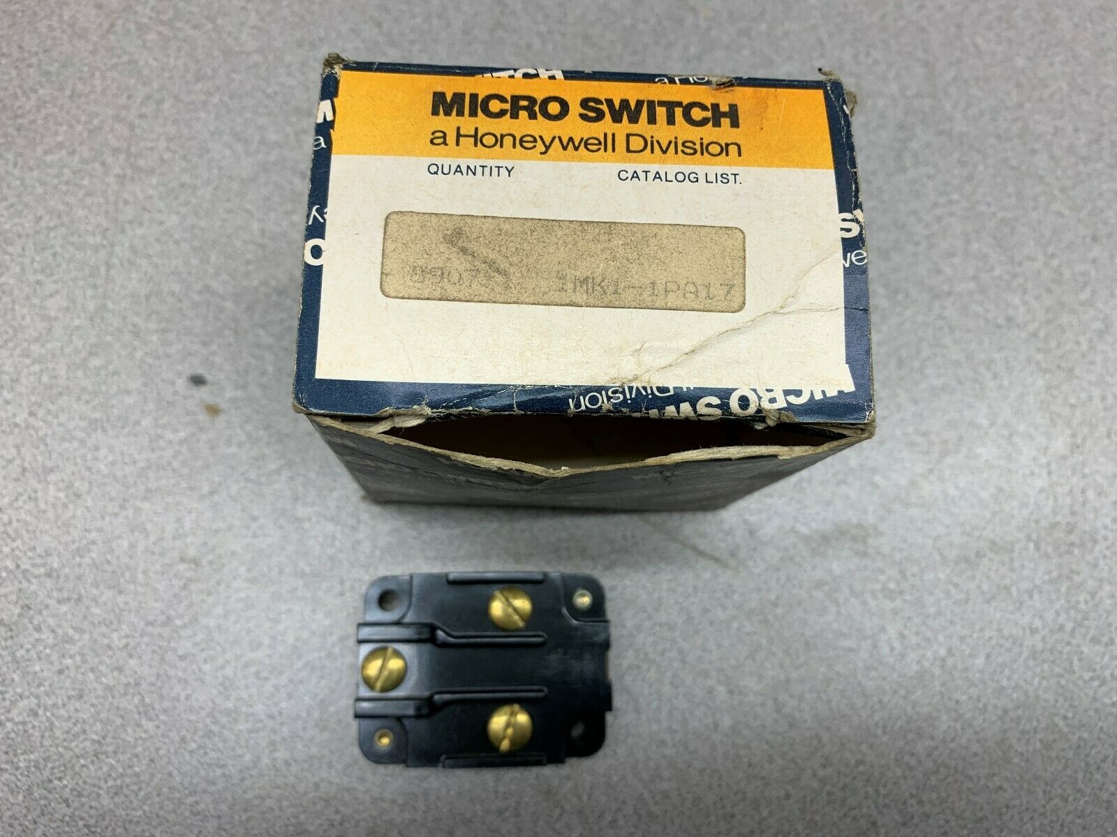 NEW IN BOX MICROSWITCH 1MK1-1PA17