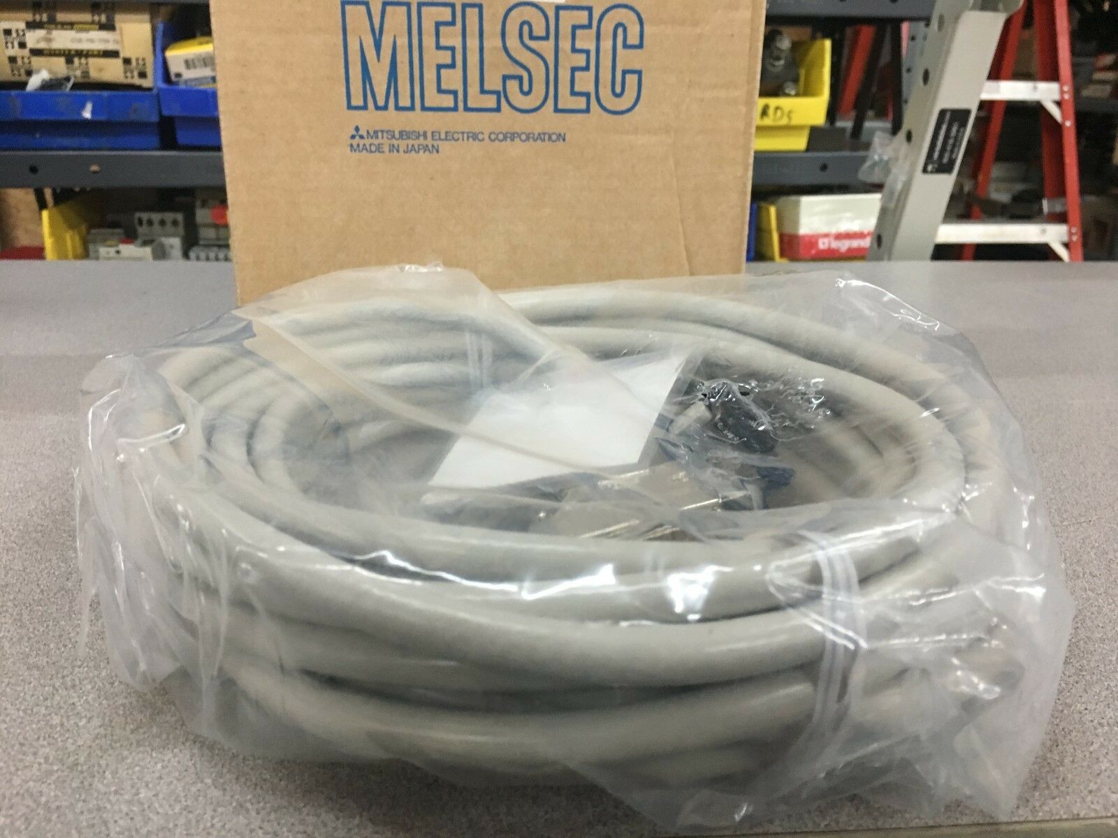 NEW IN BOX MELSEC MITSUBISHI CABLE AC100R4 13K16R