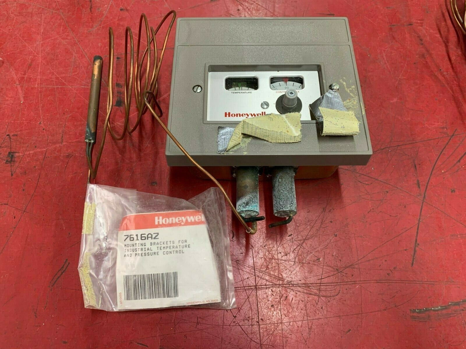 USED HONEYWELL INDICATING TEMPERATURE CONTROL SWITCH T654C 1022