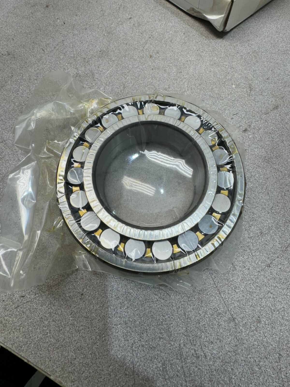 NEW 22215 CA W33 C2 SPHERICAL ROLLER BEARING 22215CAW33C2