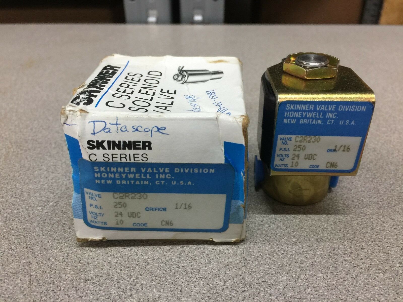 NEW IN BOX SKINNER C SERIES SOLENOID VALVE C2R230