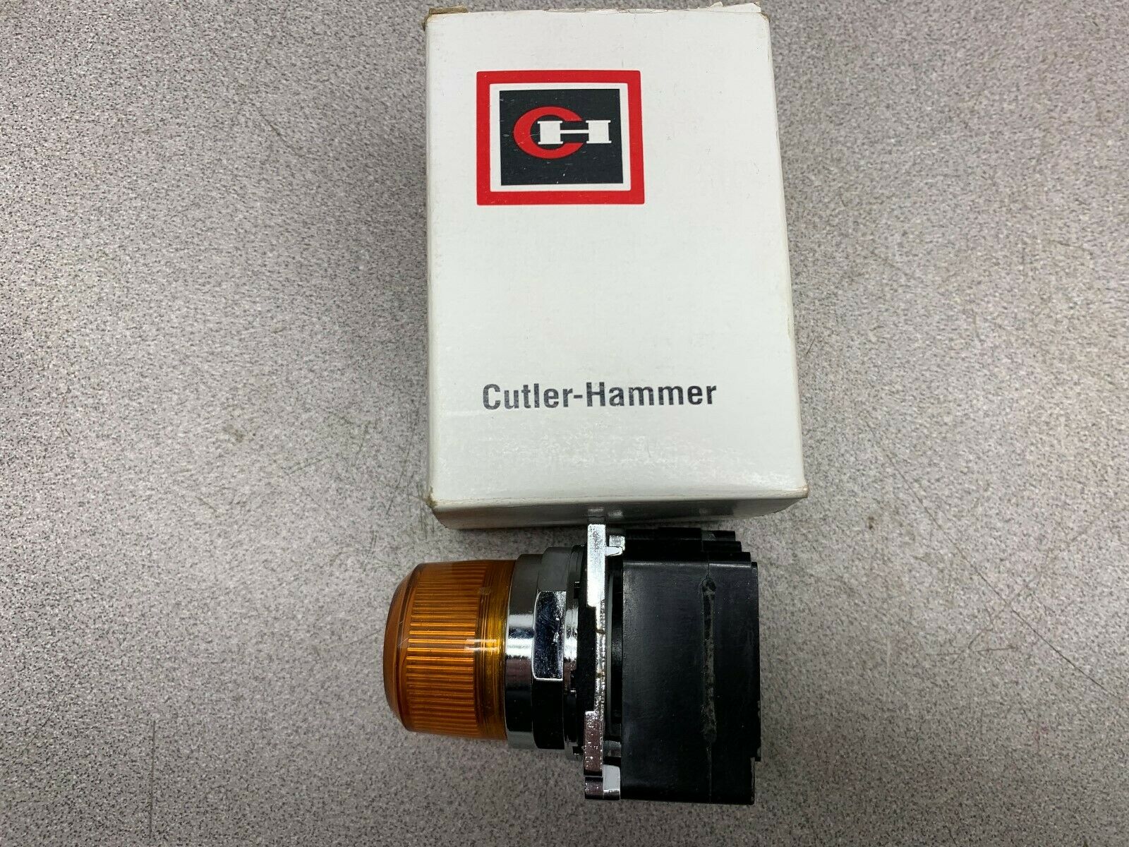 NEW IN BOX CUTLER HAMMER LIGHT 10250T201HGP