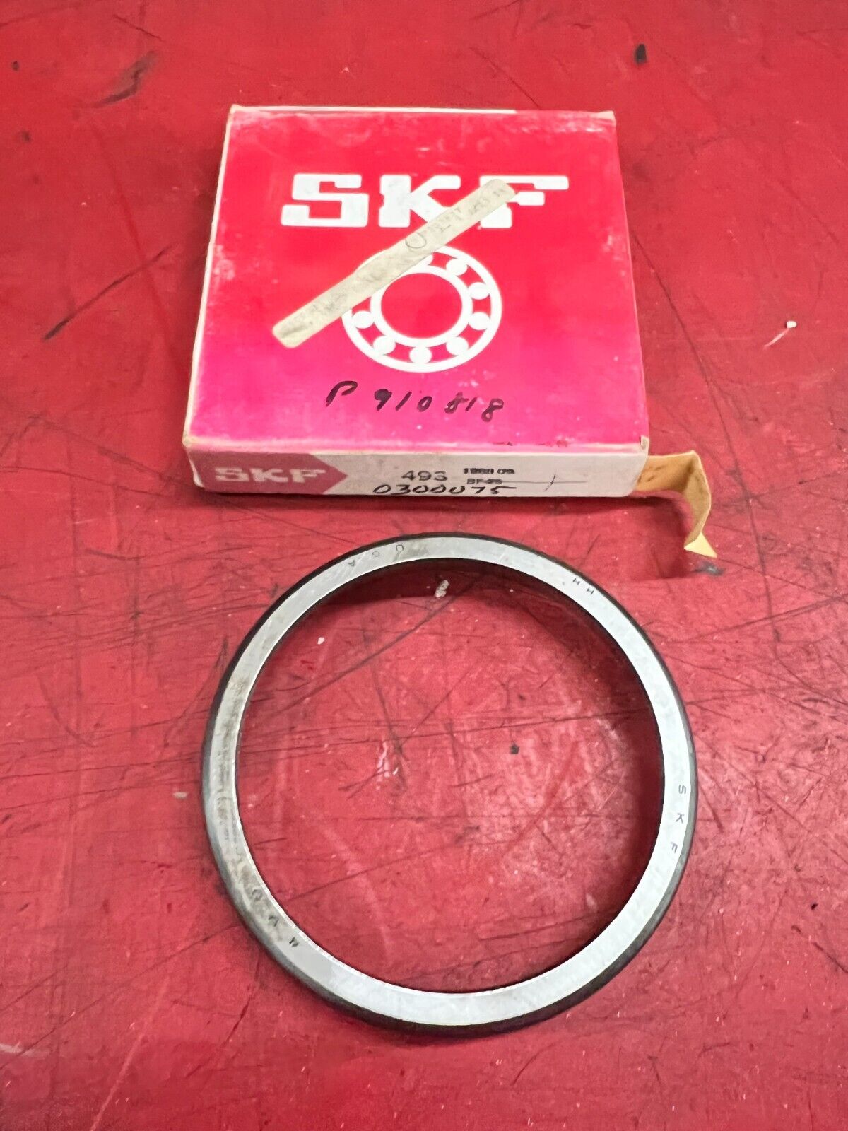 NEW IN BOX SKF BEARING RACE 493