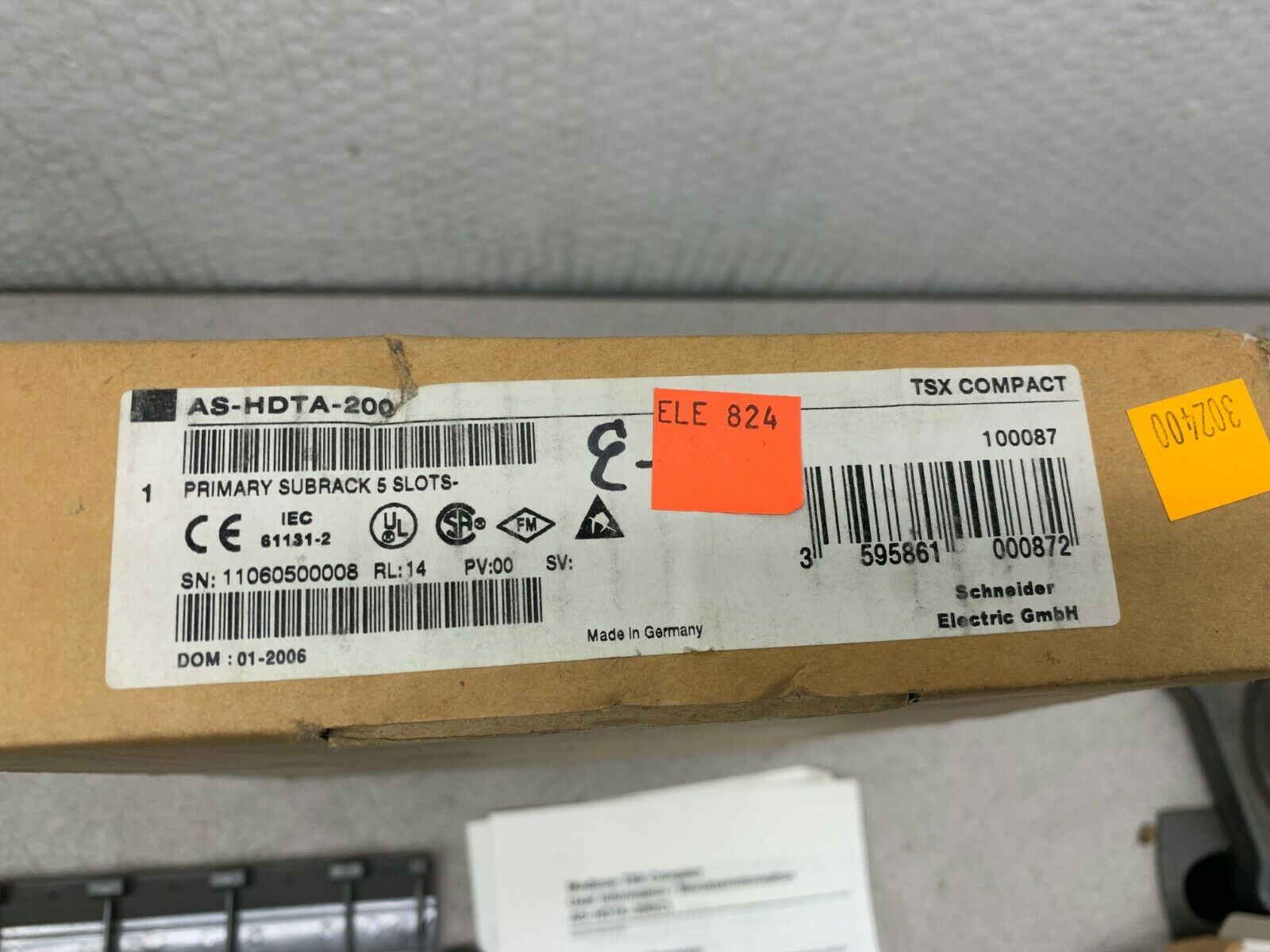 NEW IN BOX SCHNEIDER TSX COMPACT PRIMARY SUBRACK 5 SLOT AS-HDTA-200