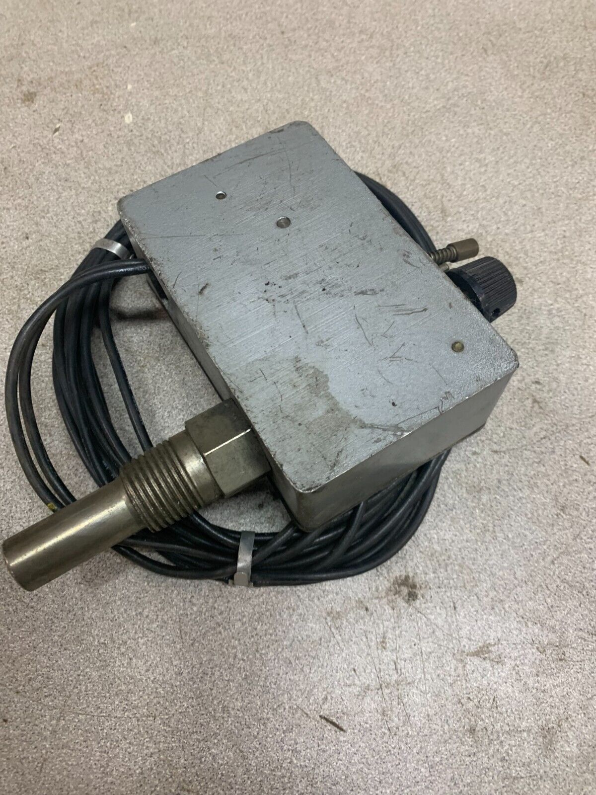 USED UNITED ELECTRIC TEMPERATURE SWITCH B5G 7398