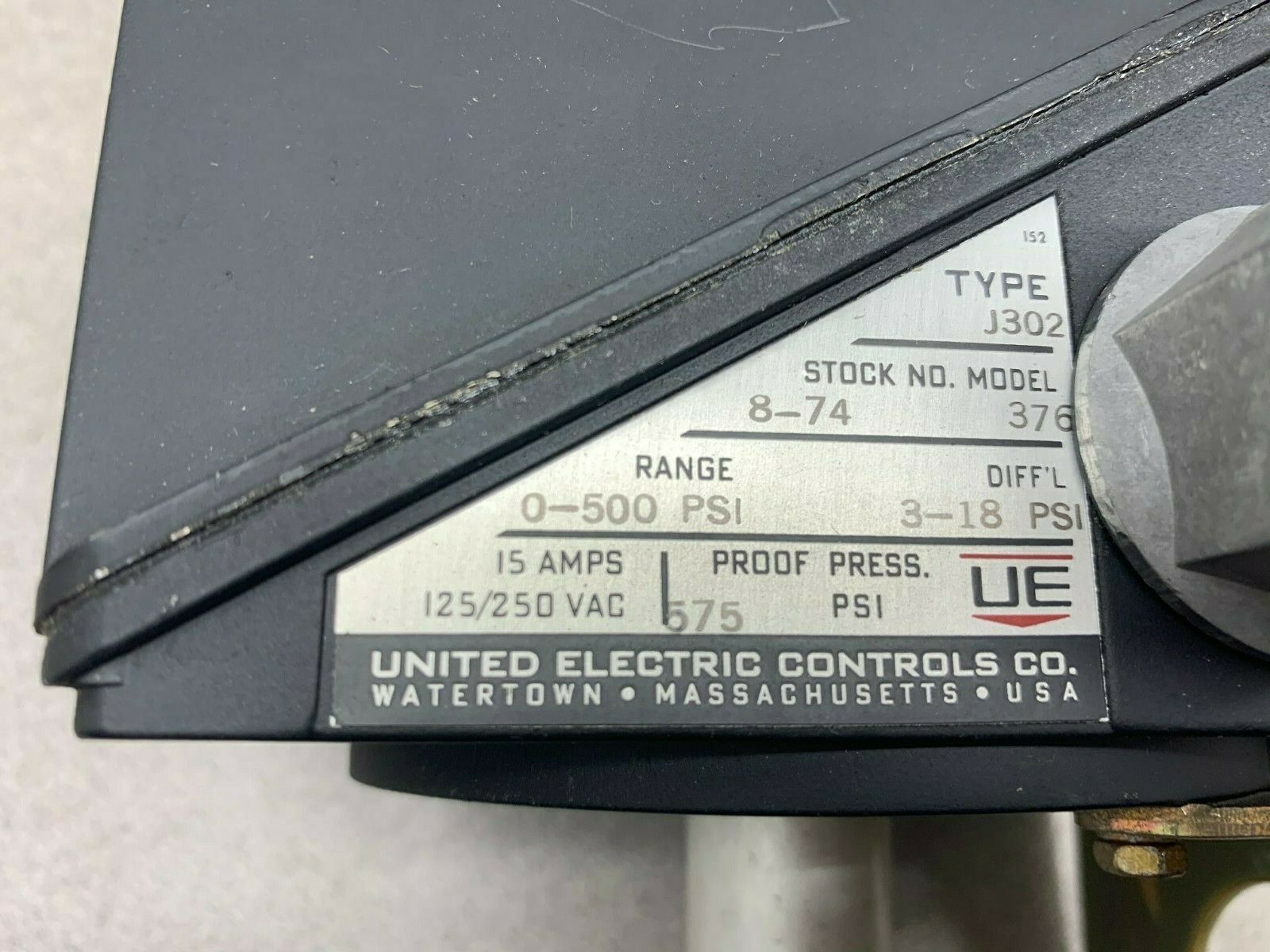 NEW IN BOX UNITED ELECTRIC PRESSURE SWITCH J302 8-74 376