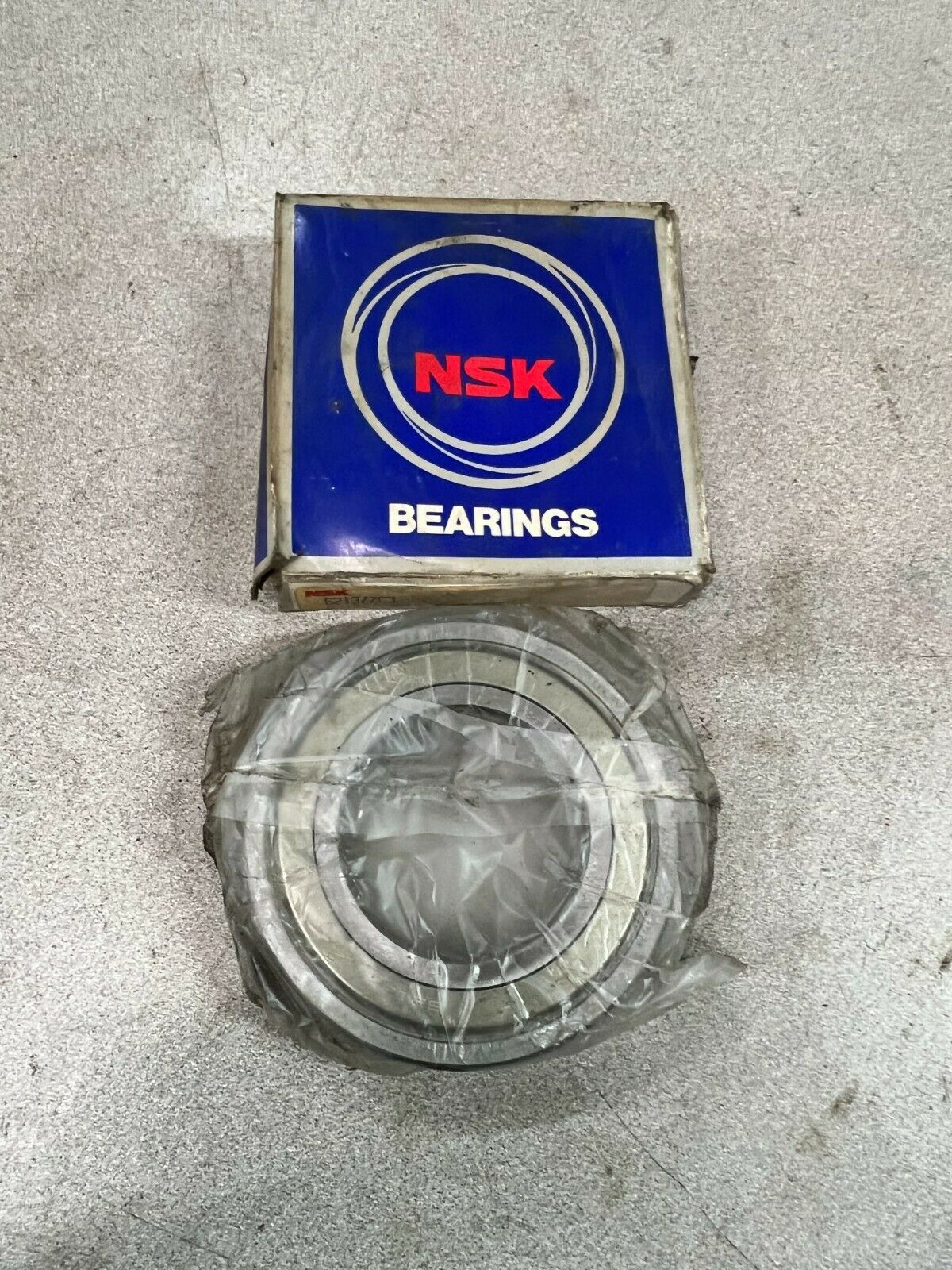 NEW IN BOX NSK BALL BEARING 6213ZZC3