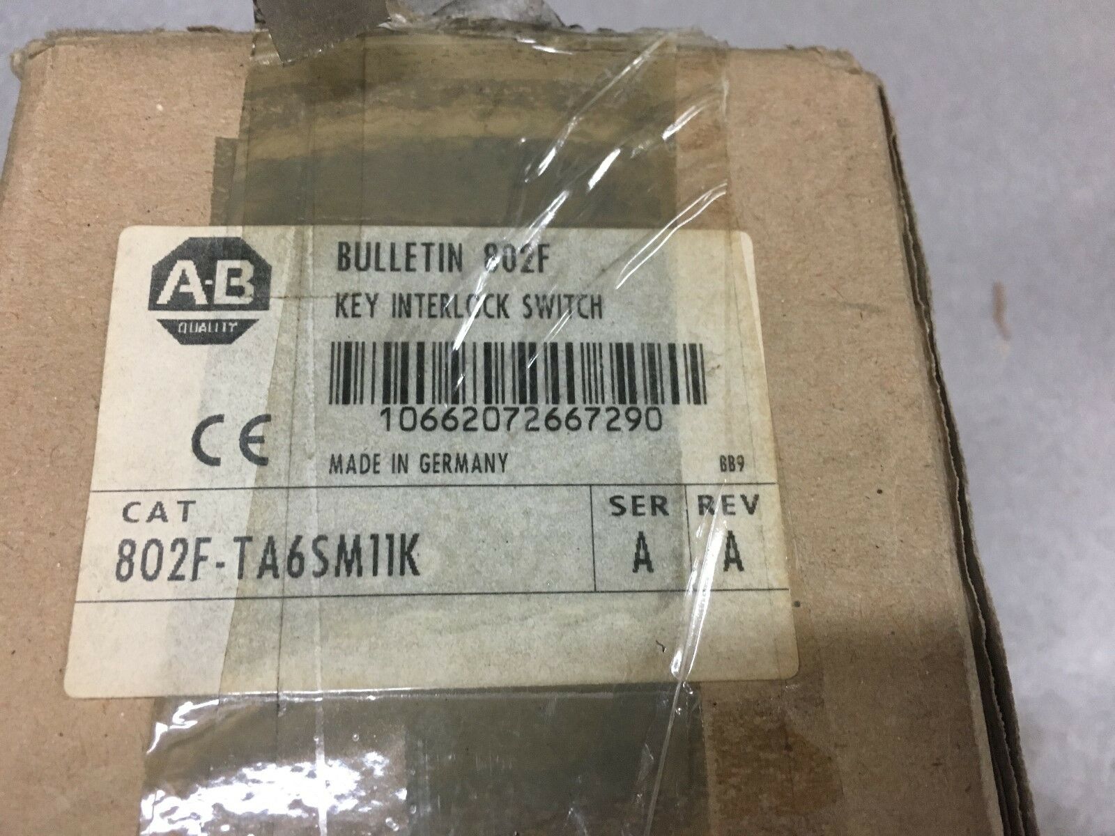 NEW IN BOX ALLEN BRADLEY INTERLOCK SWITCH 802T-TA6SM11K SERIES A