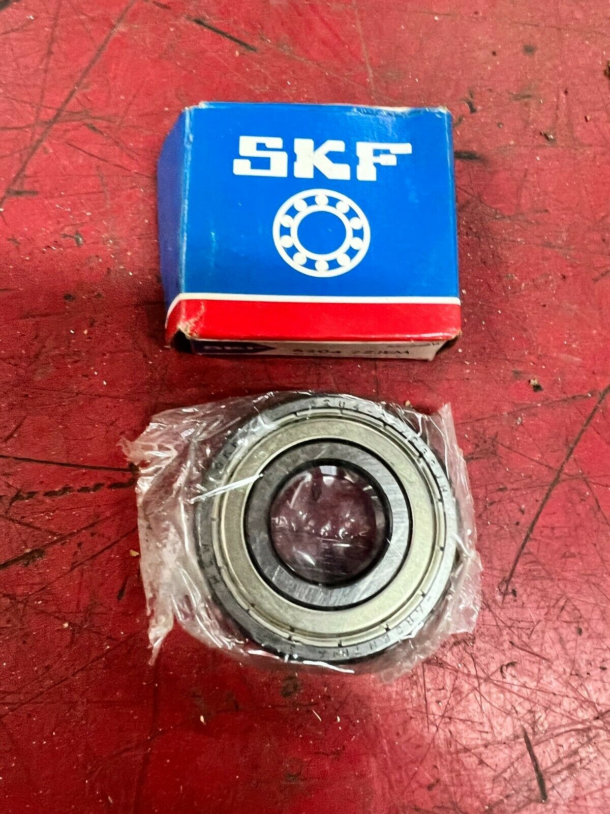 LOT OF 4 NEW IN BOX SKF BALL BEARING 6204 2ZJEM