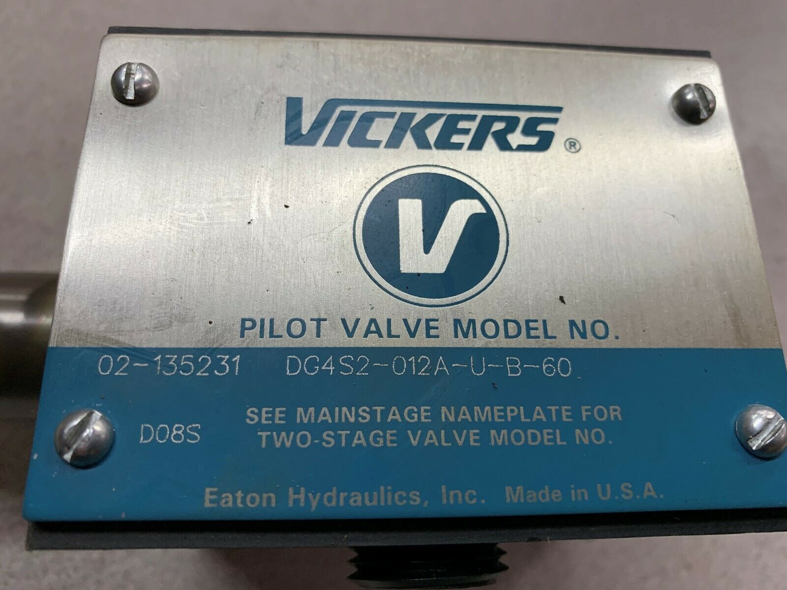 NEW NO BOX VICKERS HYDRAULIC PILOT VALVE DG4S2-012A-U-B-60 *NO COIL*