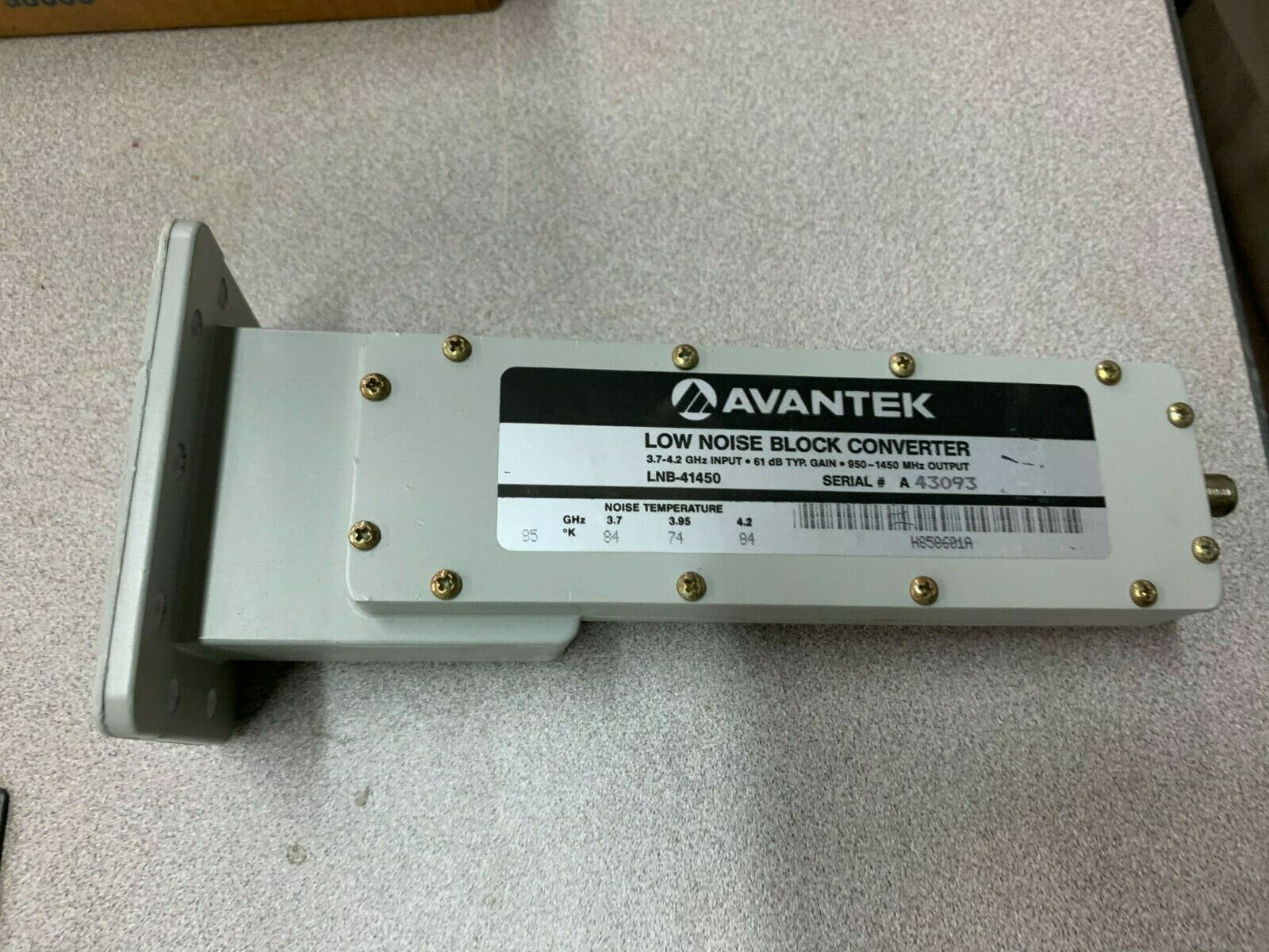 NEW IN BOX AVANTEK LOW NOISE BLOCK CONVERTER LNB-41450